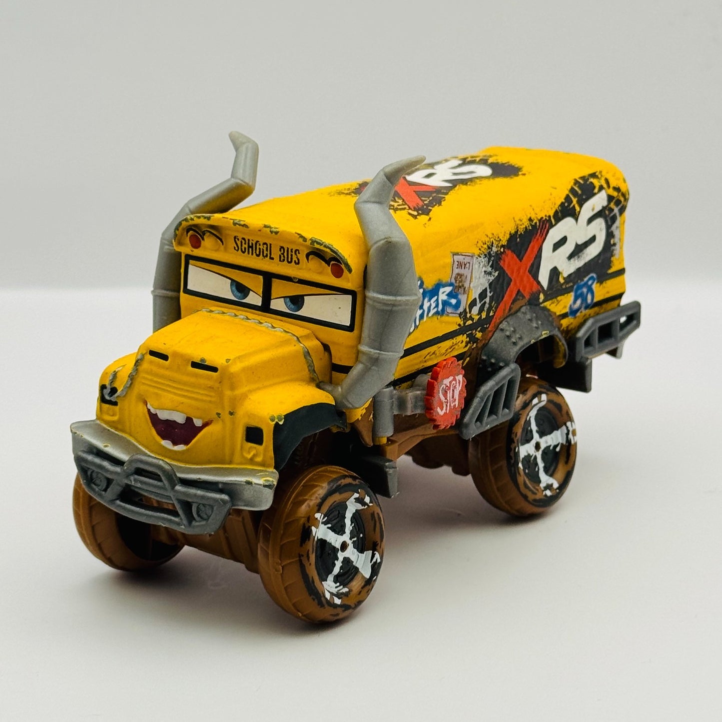 Disney Pixar Cars - XRS MUD RACING MISS FRITTER Deluxe *Bent Wheel* 1:55 Diecast