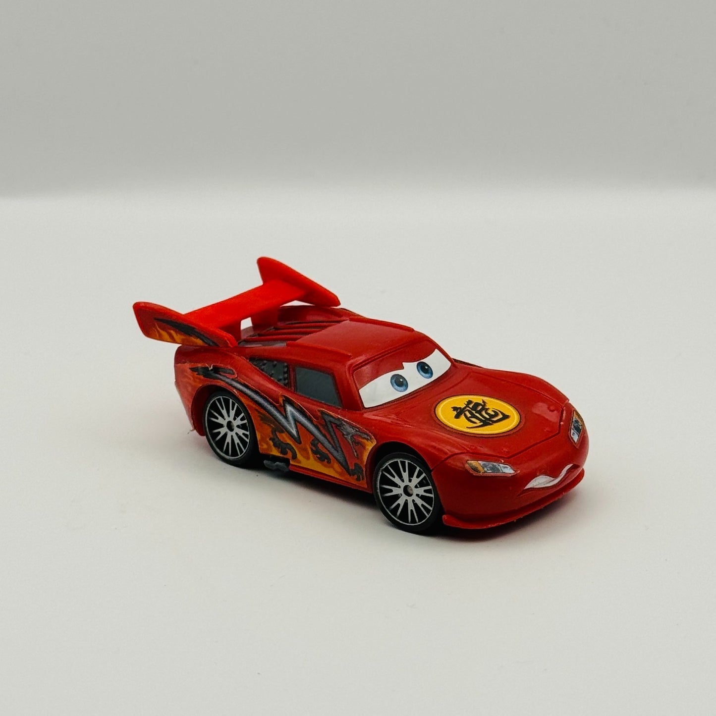 Disney Pixar Cars - FRIGHTENED DRAGON MCQUEEN Tokyo Mater - 1:55 Scale Plastic
