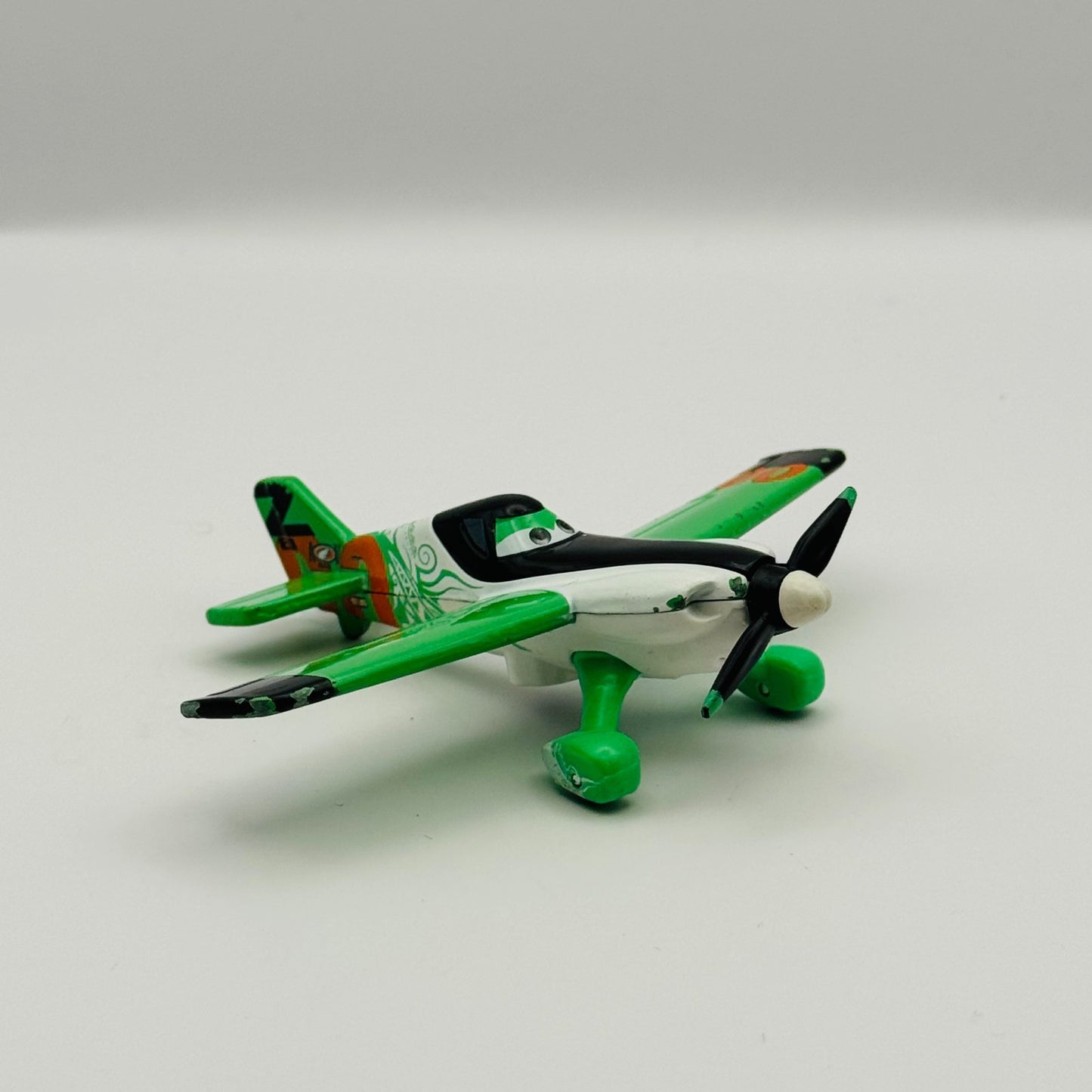Disney Planes - ZED #00 Wings Around the Globe Racer - 1:55 Diecast