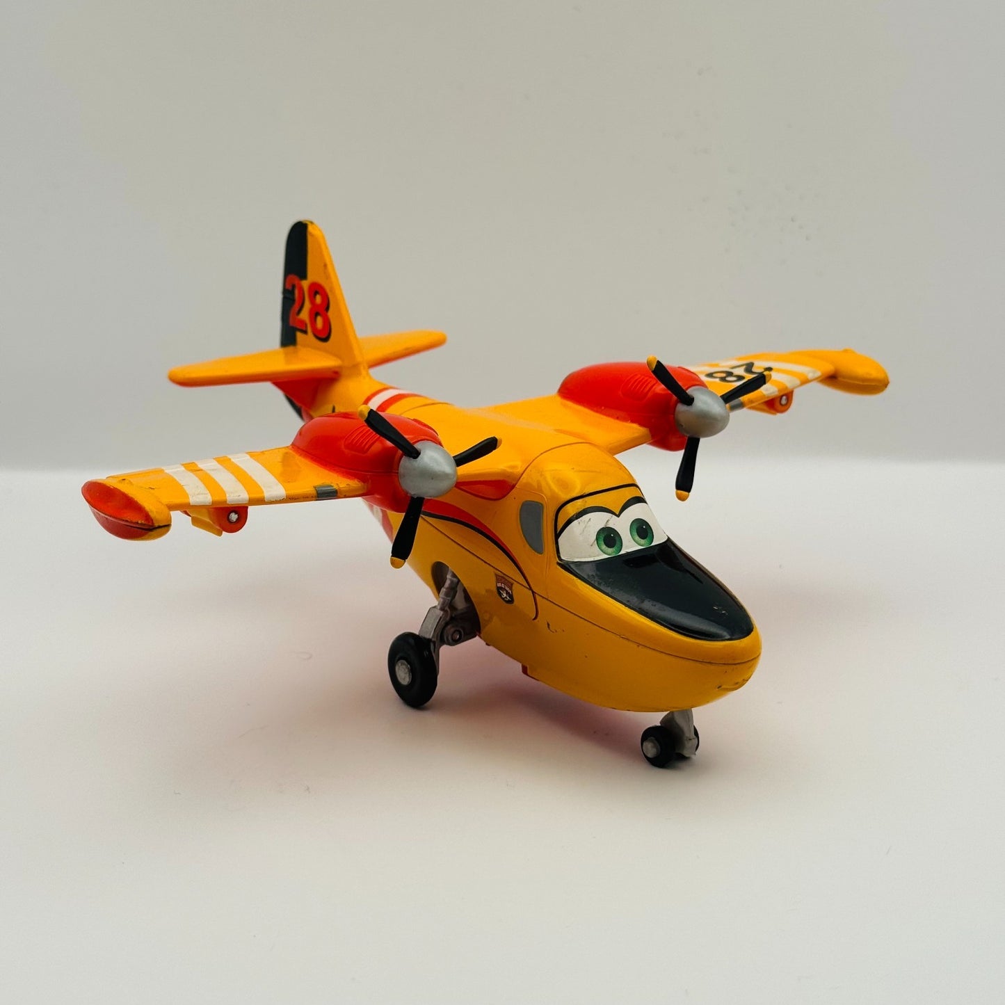 Disney Planes & Pixar Cars - LIL' DIPPER Deluxe Fire & Rescue - 1:55 Diecast