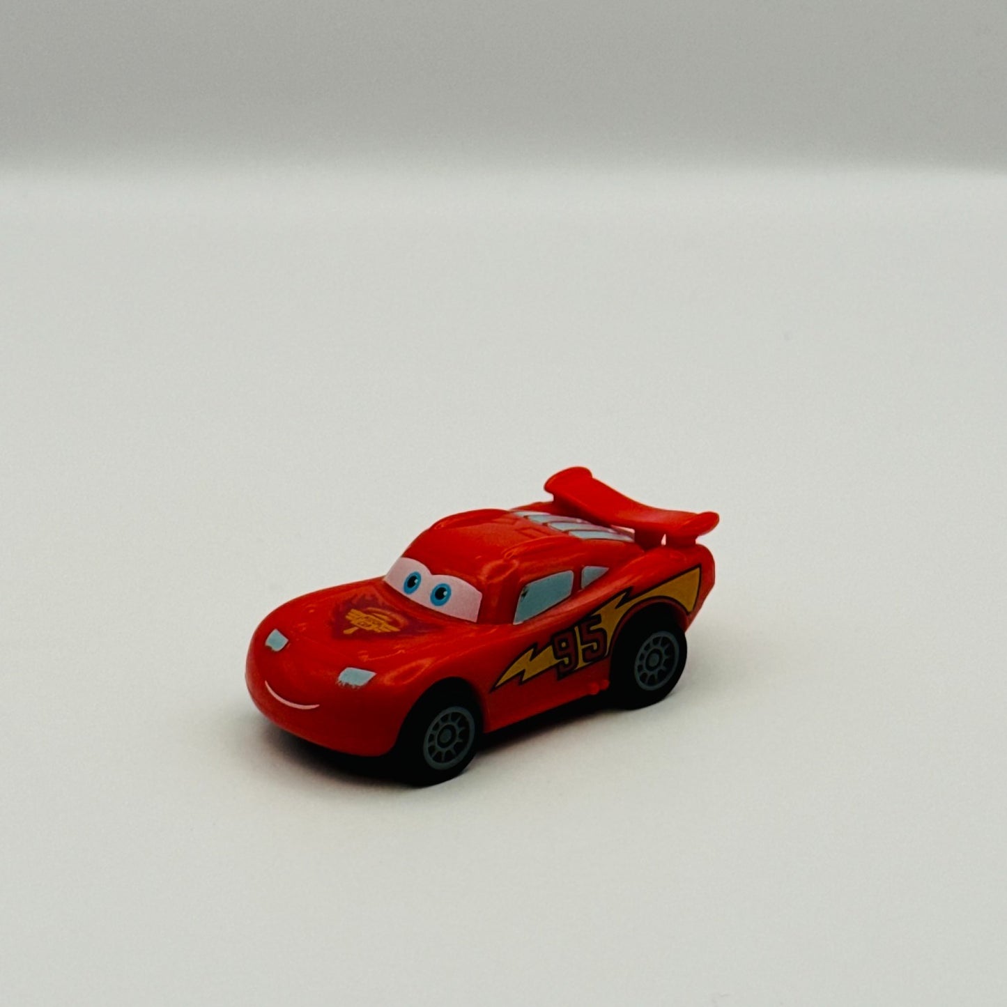Disney Pixar Cars - Mini PEZ CARS 2 LIGHTNING MCQUEEN PULL BACK - 2011