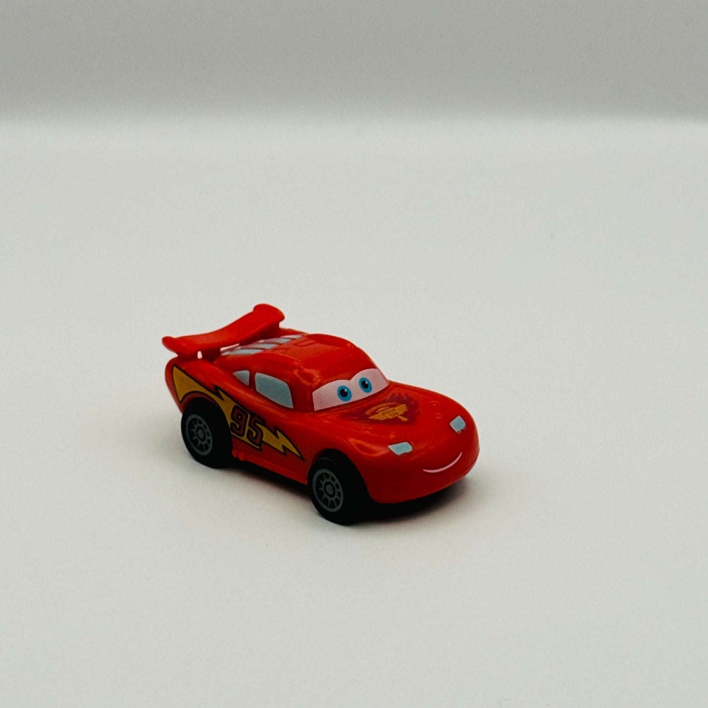 Disney Pixar Cars - Mini PEZ CARS 2 LIGHTNING MCQUEEN PULL BACK - 2011