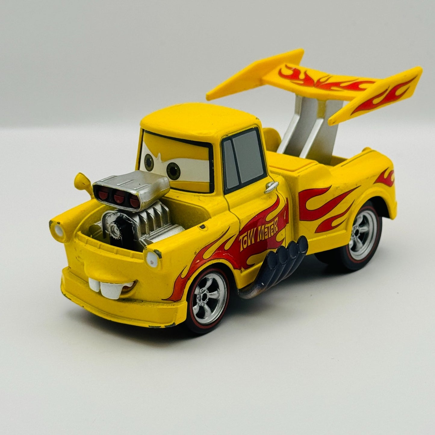 Disney Pixar Cars - DRAG STAR MATER FUNNY CAR HOT ROD Disney Store -1:43 Diecast
