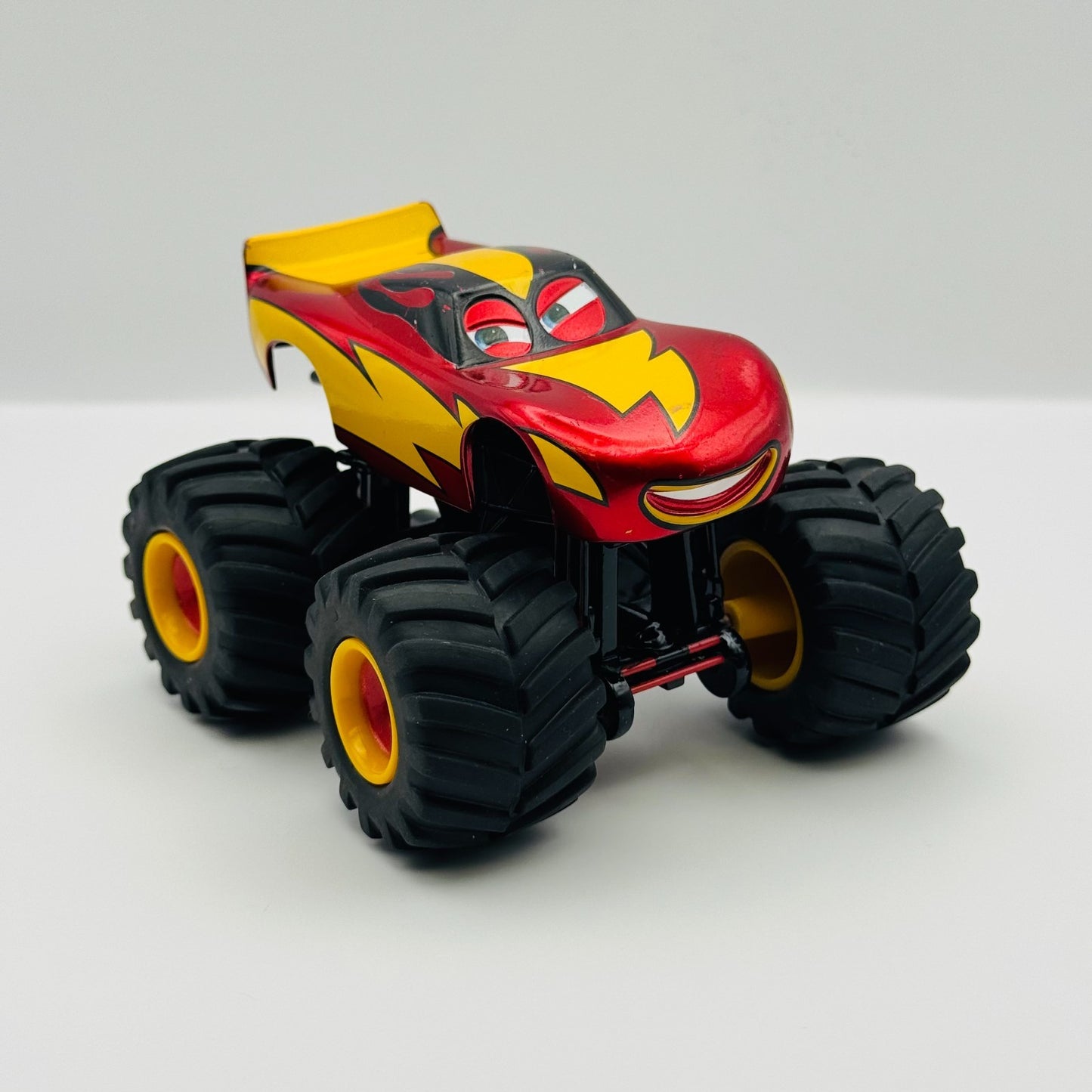 Disney Pixar Cars - METALLIC FRIGHTENING MCMEAN Disney Store - 1:43 Diecast