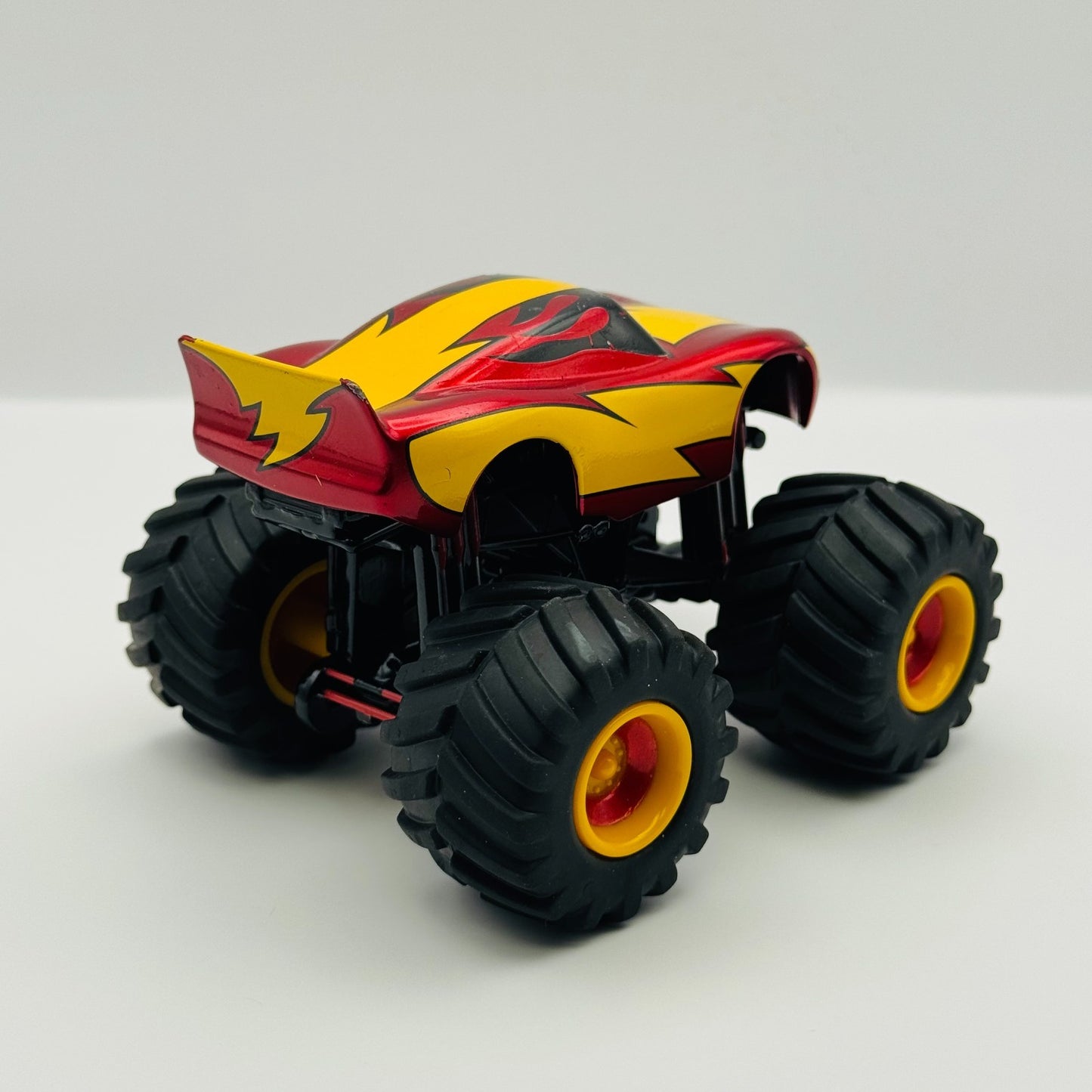 Disney Pixar Cars - METALLIC FRIGHTENING MCMEAN Disney Store - 1:43 Diecast