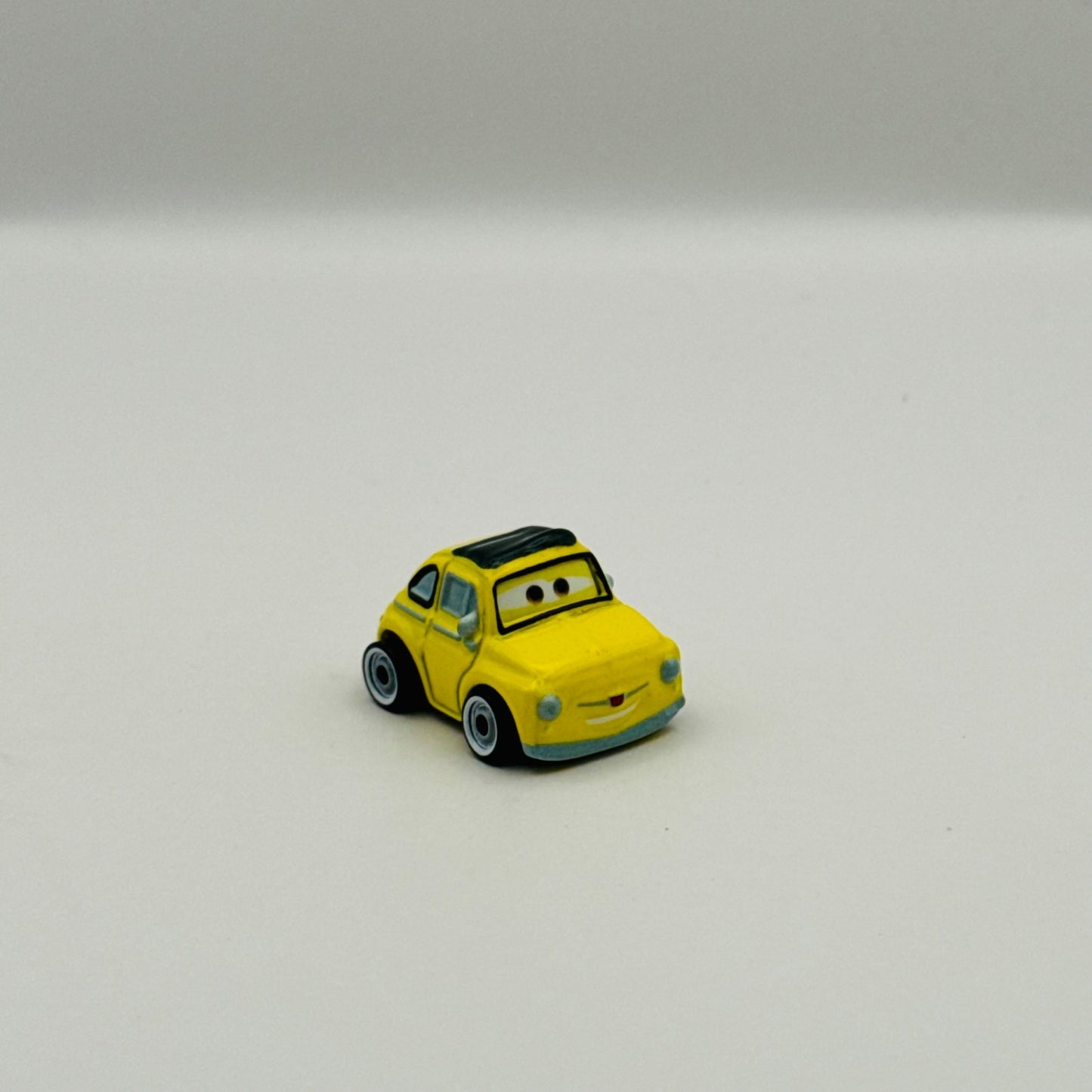 Disney Pixar Cars - Mini Racers LUIGI [Fiat 500] - Diecast