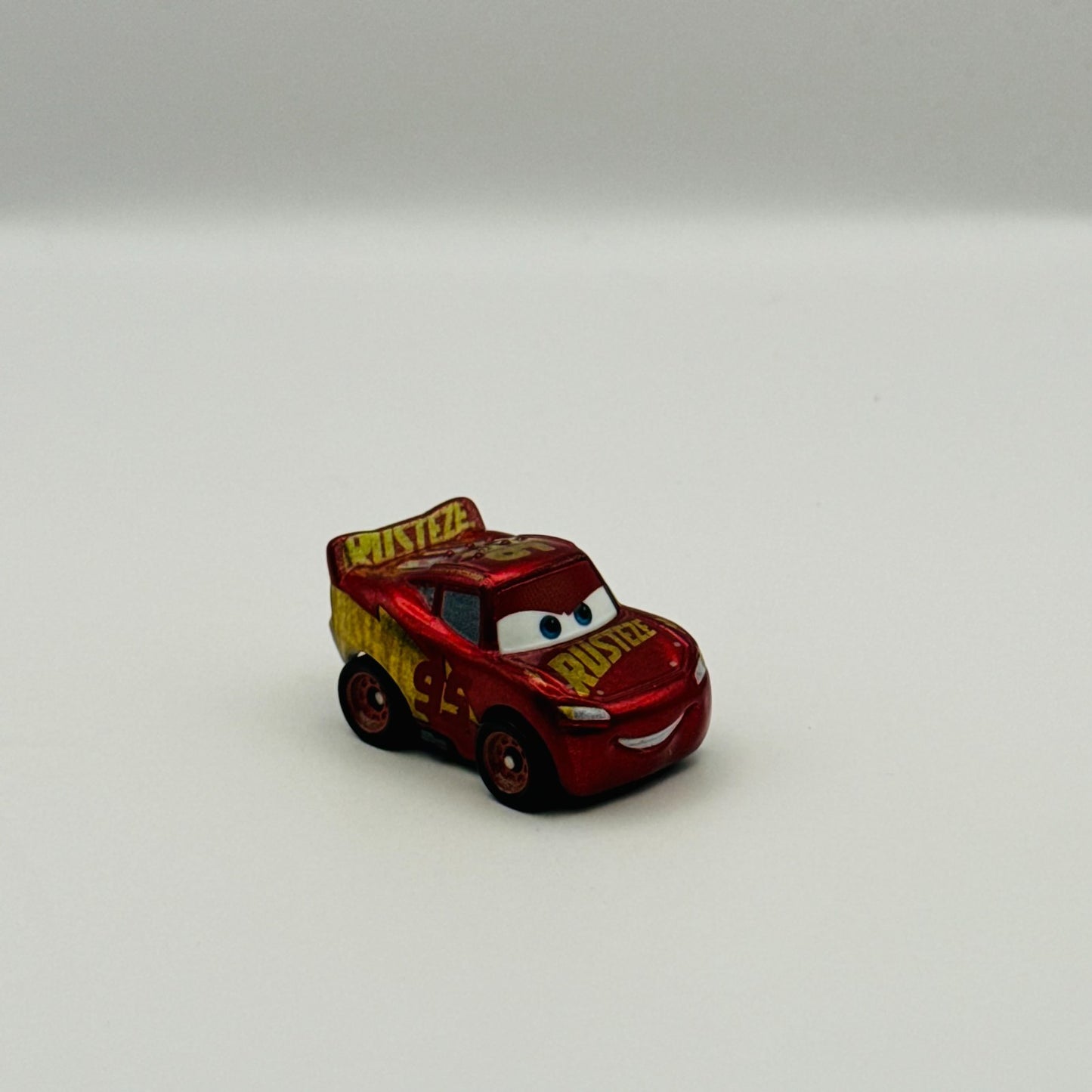 Disney Pixar Cars - Mini Racers RUST-EZE RACING CENTER LIGHTNING MCQUEEN Diecast