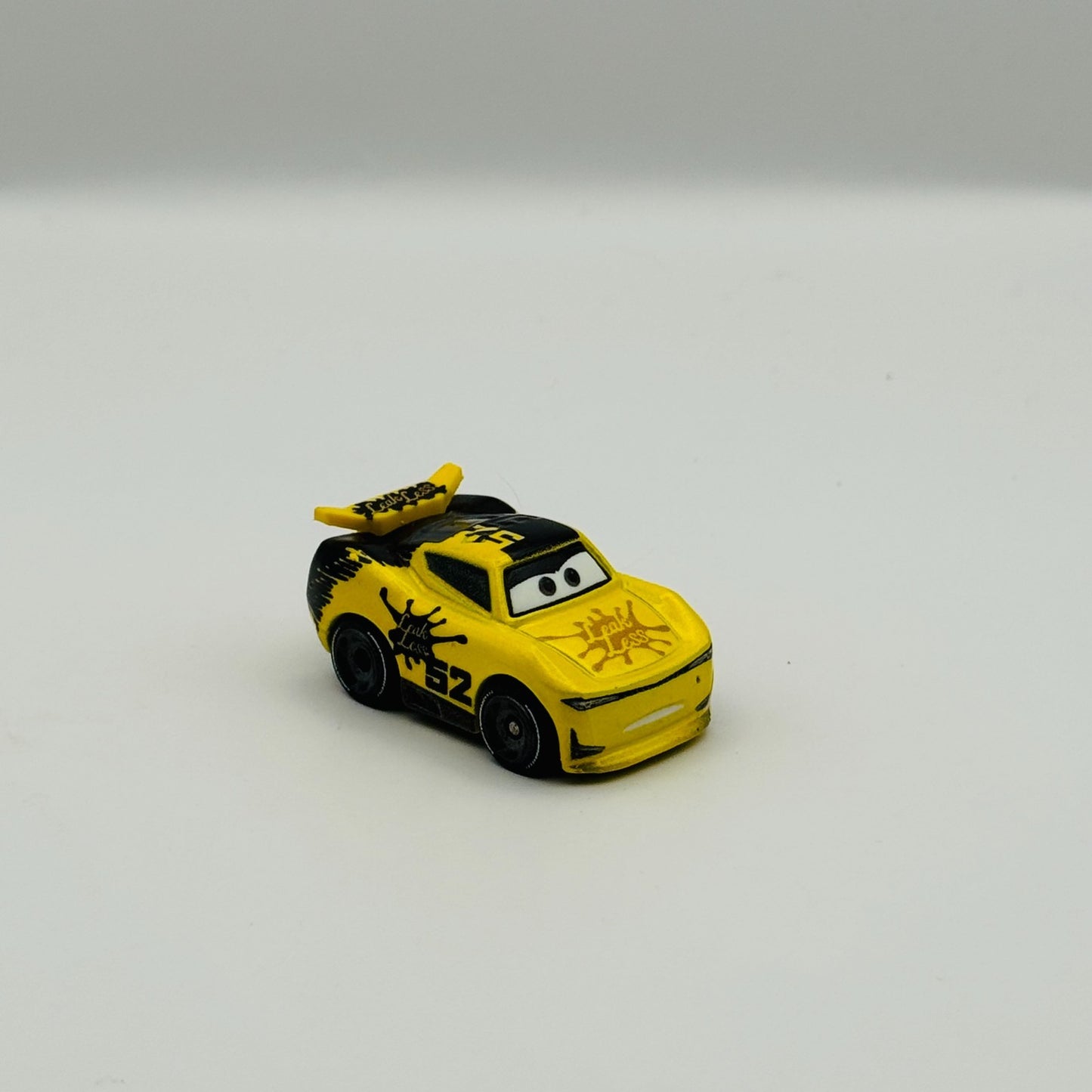 Disney Pixar Cars - Mini Racers GEORGE NEW-WIN LEAK LESS Next Gen - Diecast