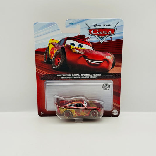 Disney Pixar Cars - MUDDY RUST-EZE RACING CENTER MCQUEEN 2022 - 1:55 Diecast