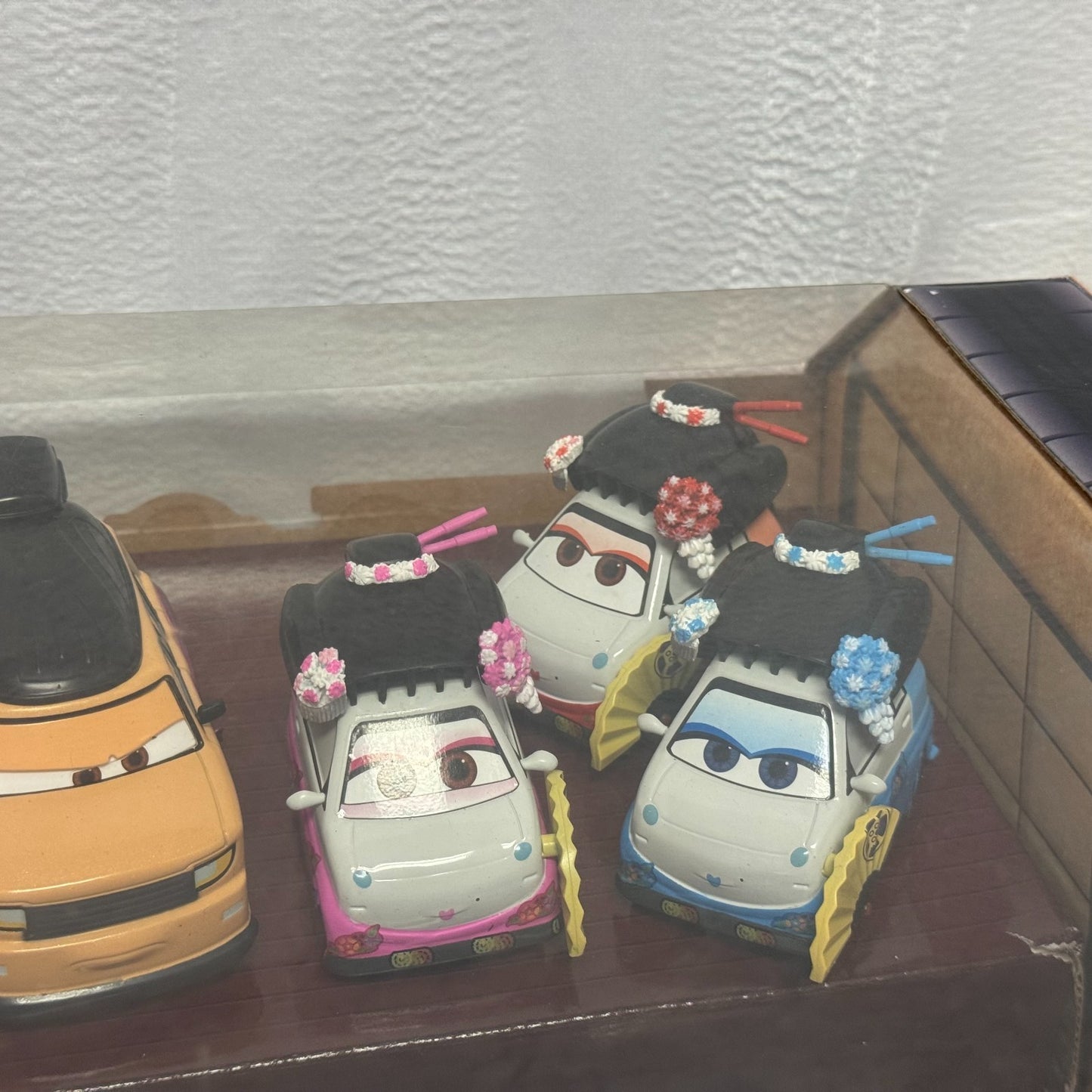 Disney Pixar Cars TRAVELLIN' THROUGH TOKYO 9-PK TAMIKO Disney Store 1:43 Diecast