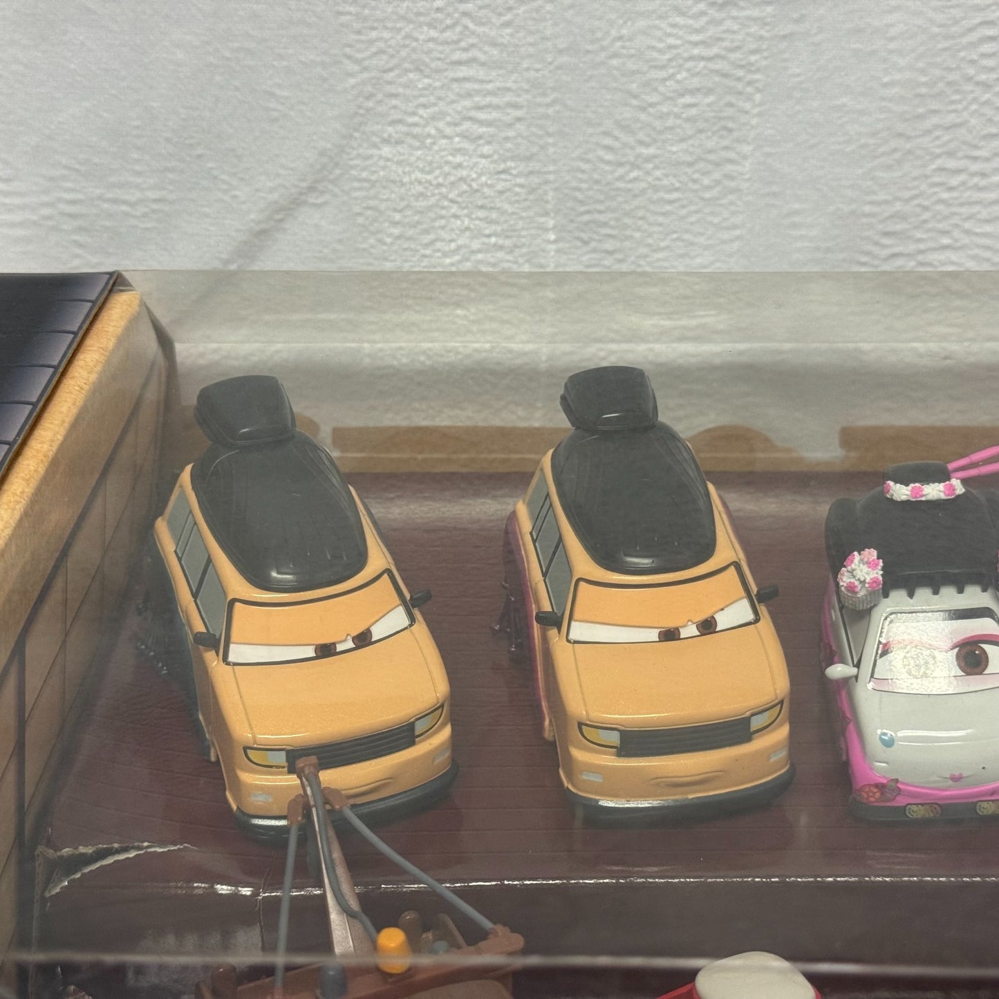 Disney Pixar Cars TRAVELLIN' THROUGH TOKYO 9-PK TAMIKO Disney Store 1:43 Diecast