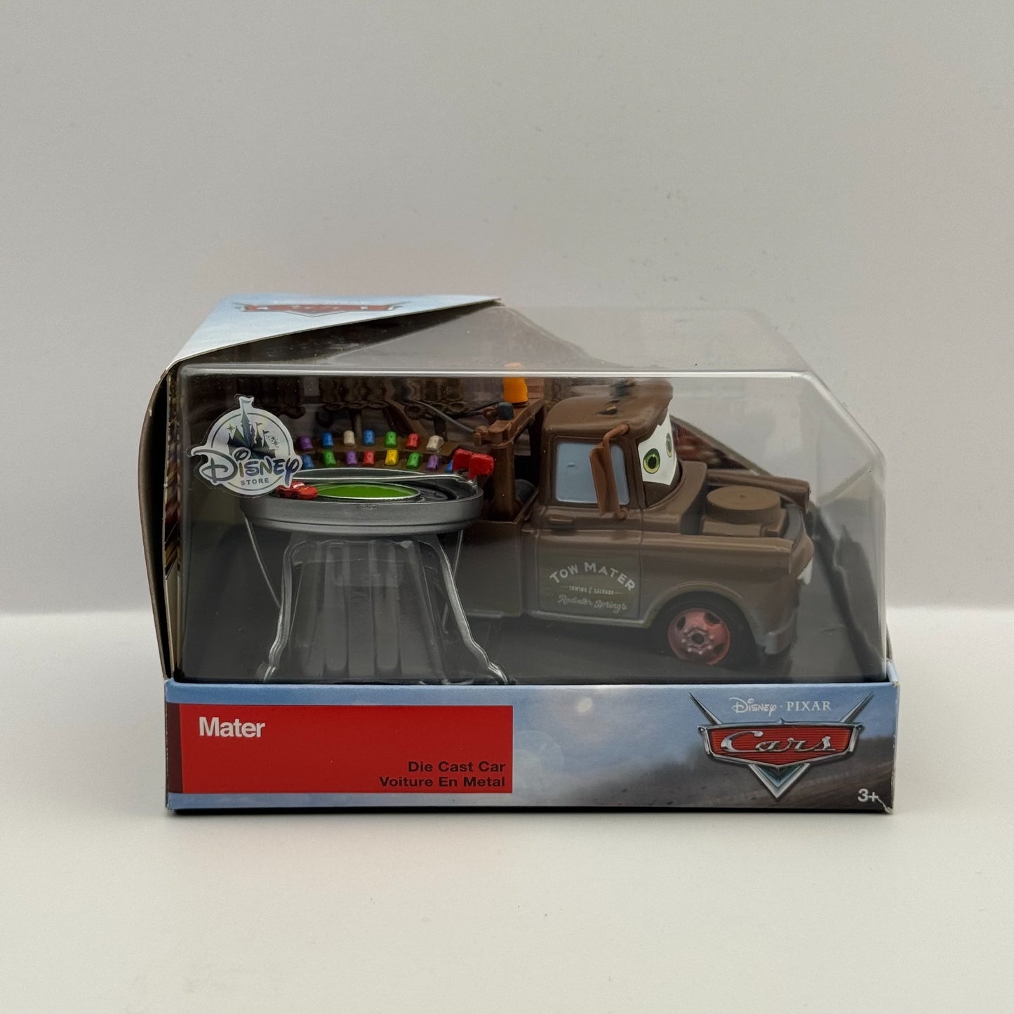 Disney Pixar Cars - CARS 3 MATER WITH RACETRACK HAT Disney Store - 1:43 Diecast