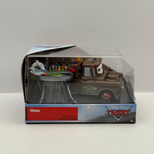 Disney Pixar Cars - CARS 3 MATER WITH RACETRACK HAT Disney Store - 1:43 Diecast