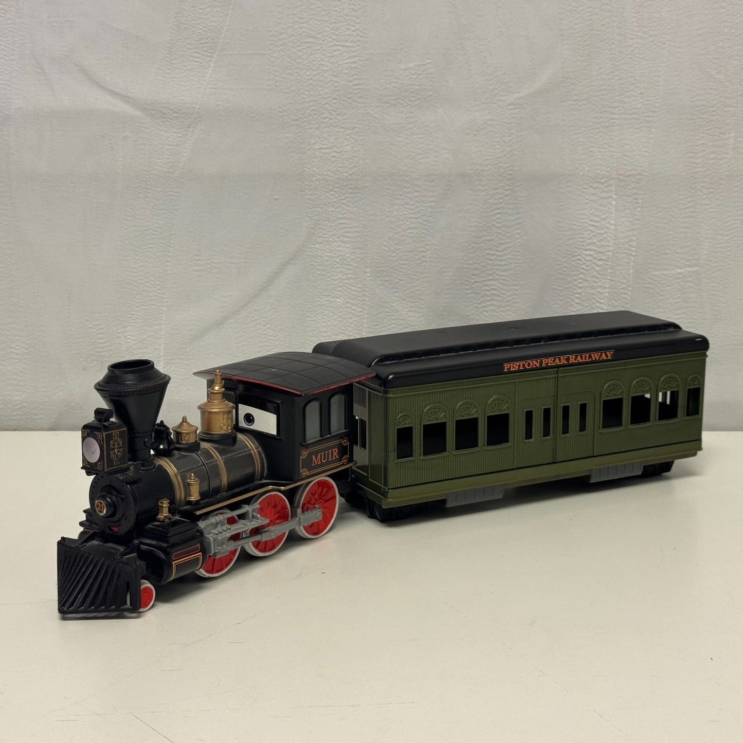 Disney Planes & Pixar Cars - MUIR TRAIN TRANSPORTER & COACH - 1:55 Scale
