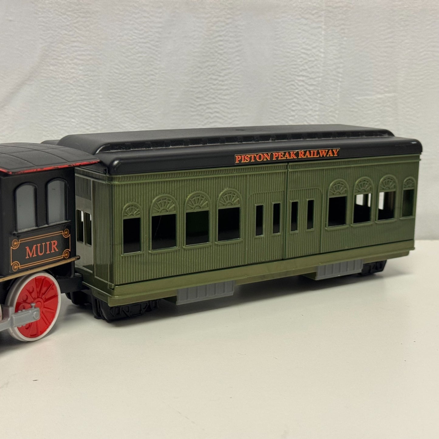Disney Planes & Pixar Cars - MUIR TRAIN TRANSPORTER & COACH - 1:55 Scale