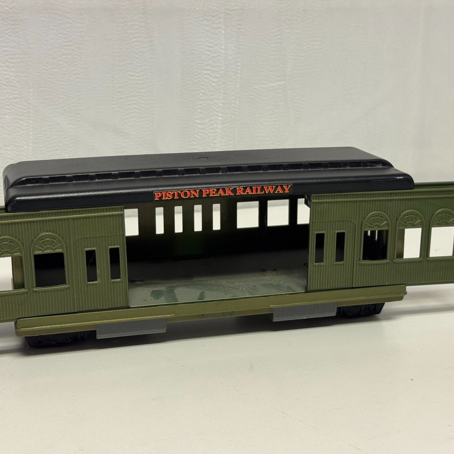 Disney Planes & Pixar Cars - MUIR TRAIN TRANSPORTER & COACH - 1:55 Scale