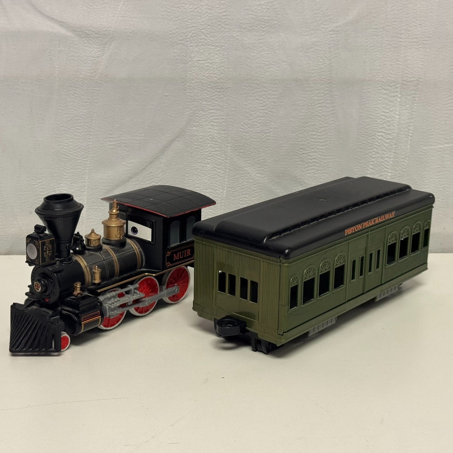 Disney Planes & Pixar Cars - MUIR TRAIN TRANSPORTER & COACH - 1:55 Scale