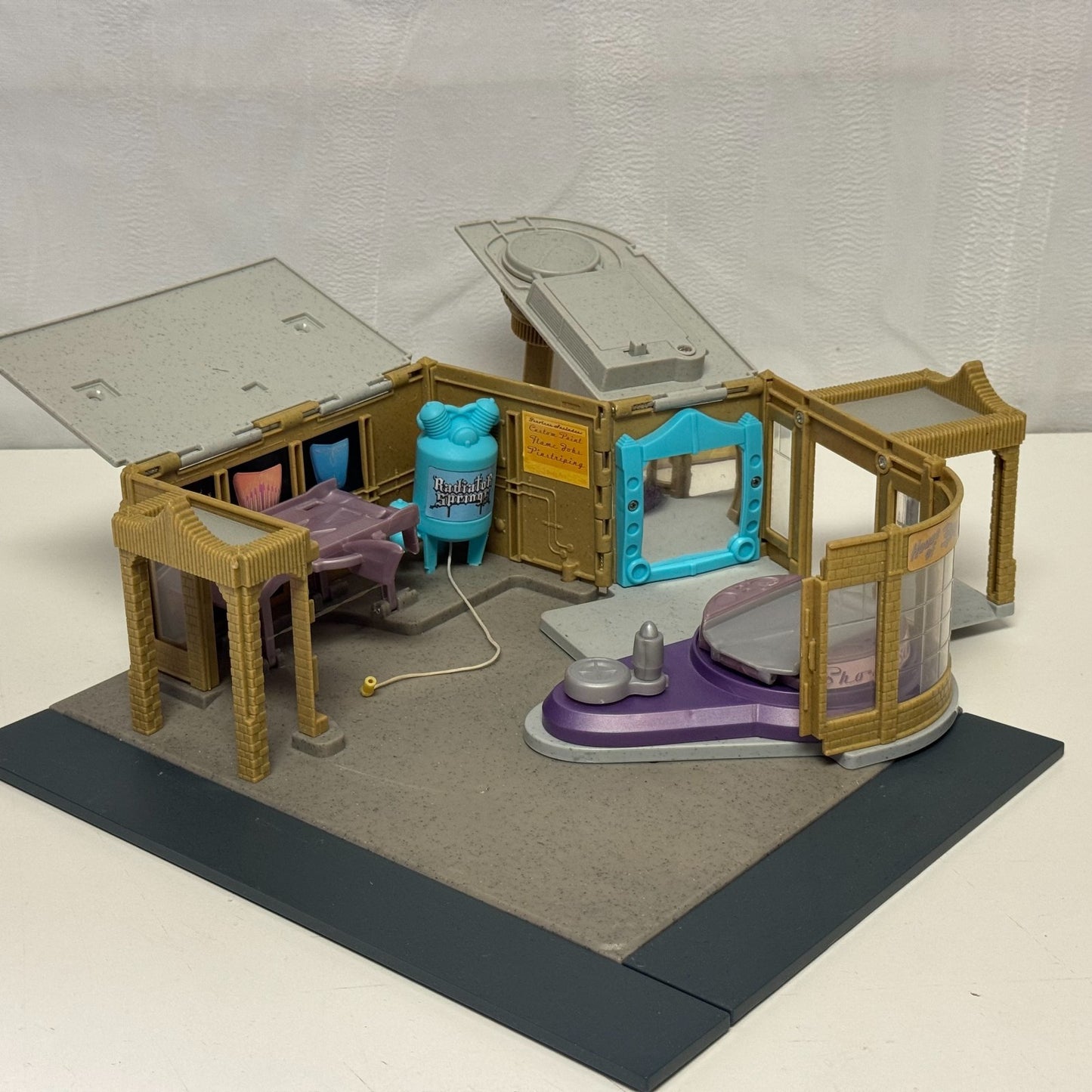 Disney Pixar Cars RADIATOR SPRINGS TOWNS FLO'S CAFE CASA BODY ART CURIO LIGHT UP