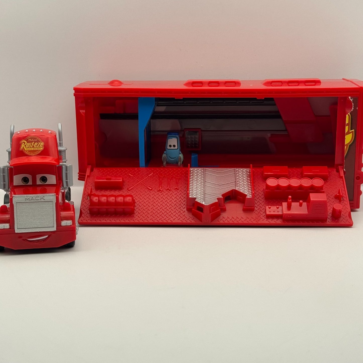 Disney Pixar Cars - CARS 3 MACK TRUCK HAULER STORY SETS PLAYSET - 1:55 Scale