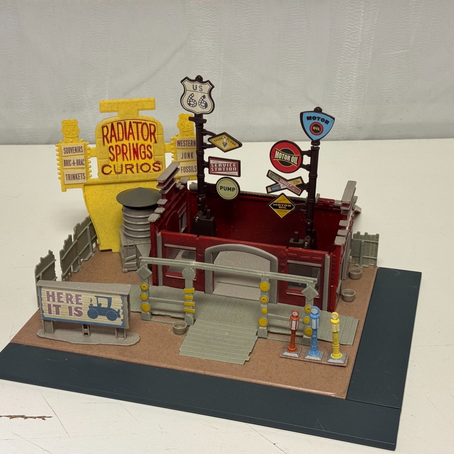 Disney Pixar Cars RADIATOR SPRINGS TOWNS FLO'S CAFE CASA BODY ART CURIO LIGHT UP