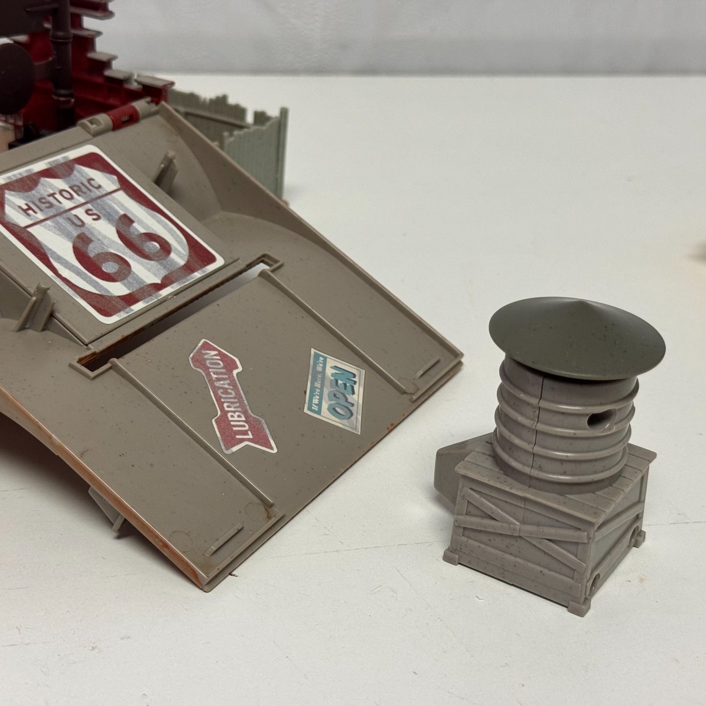 Disney Pixar Cars RADIATOR SPRINGS TOWNS FLO'S CAFE CASA BODY ART CURIO LIGHT UP