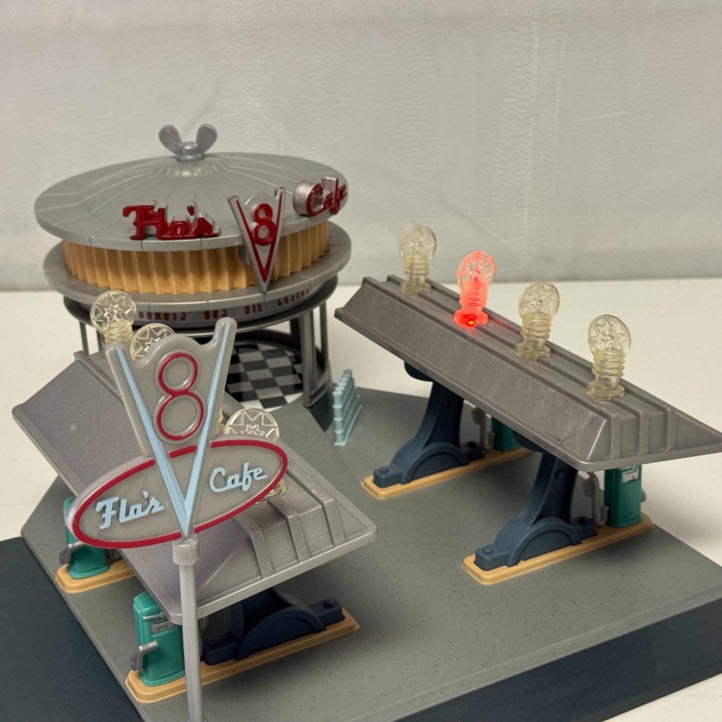 Disney Pixar Cars RADIATOR SPRINGS TOWNS FLO'S CAFE CASA BODY ART CURIO LIGHT UP