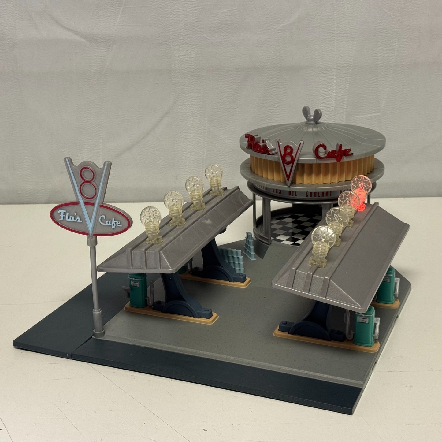 Disney Pixar Cars RADIATOR SPRINGS TOWNS FLO'S CAFE CASA BODY ART CURIO LIGHT UP
