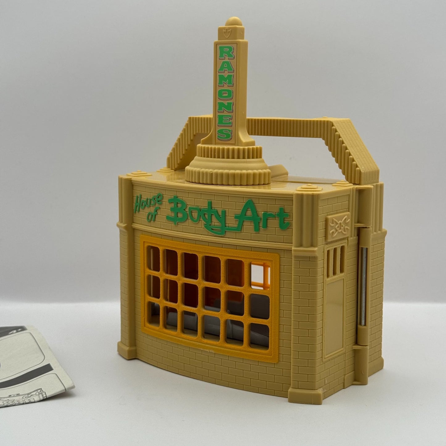 Disney Pixar Cars - RAMONE'S PORTABLE PLAYSET BODY SHOP - 1:55 Scale