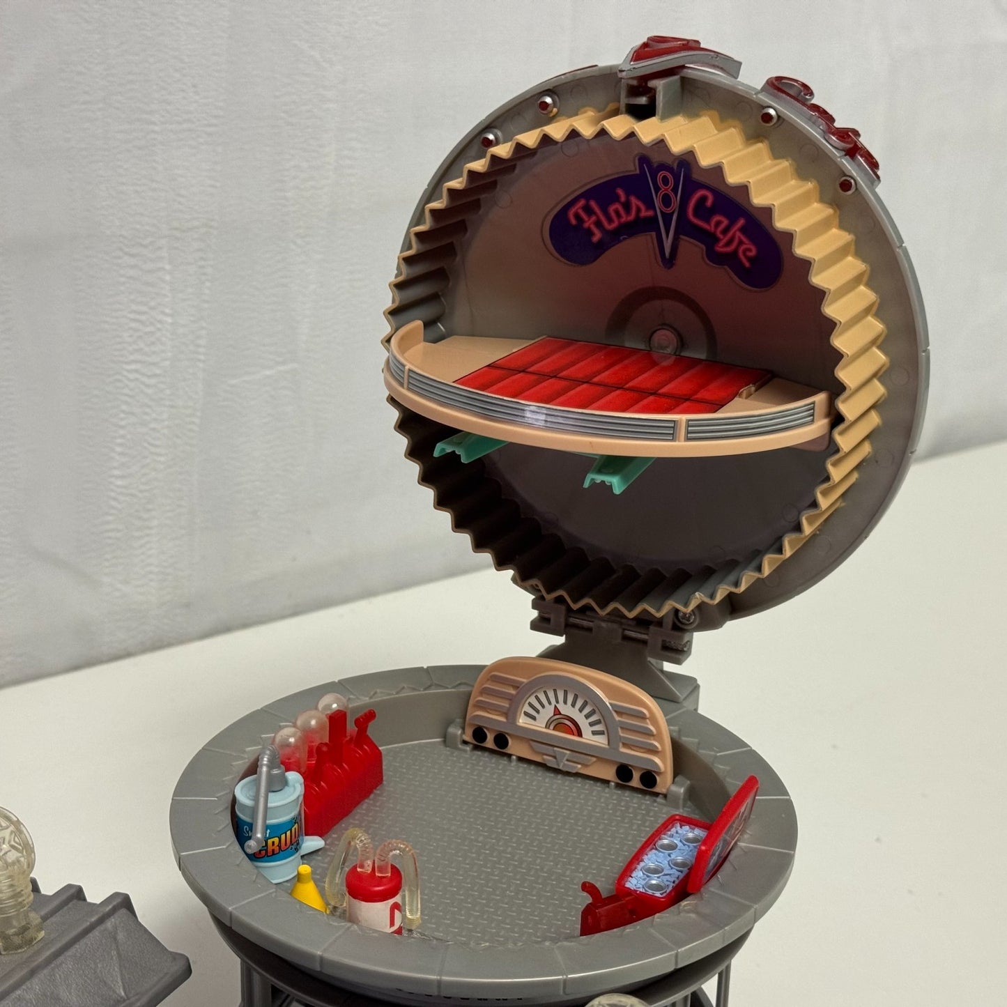 Disney Pixar Cars RADIATOR SPRINGS TOWNS FLO'S CAFE CASA BODY ART CURIO LIGHT UP