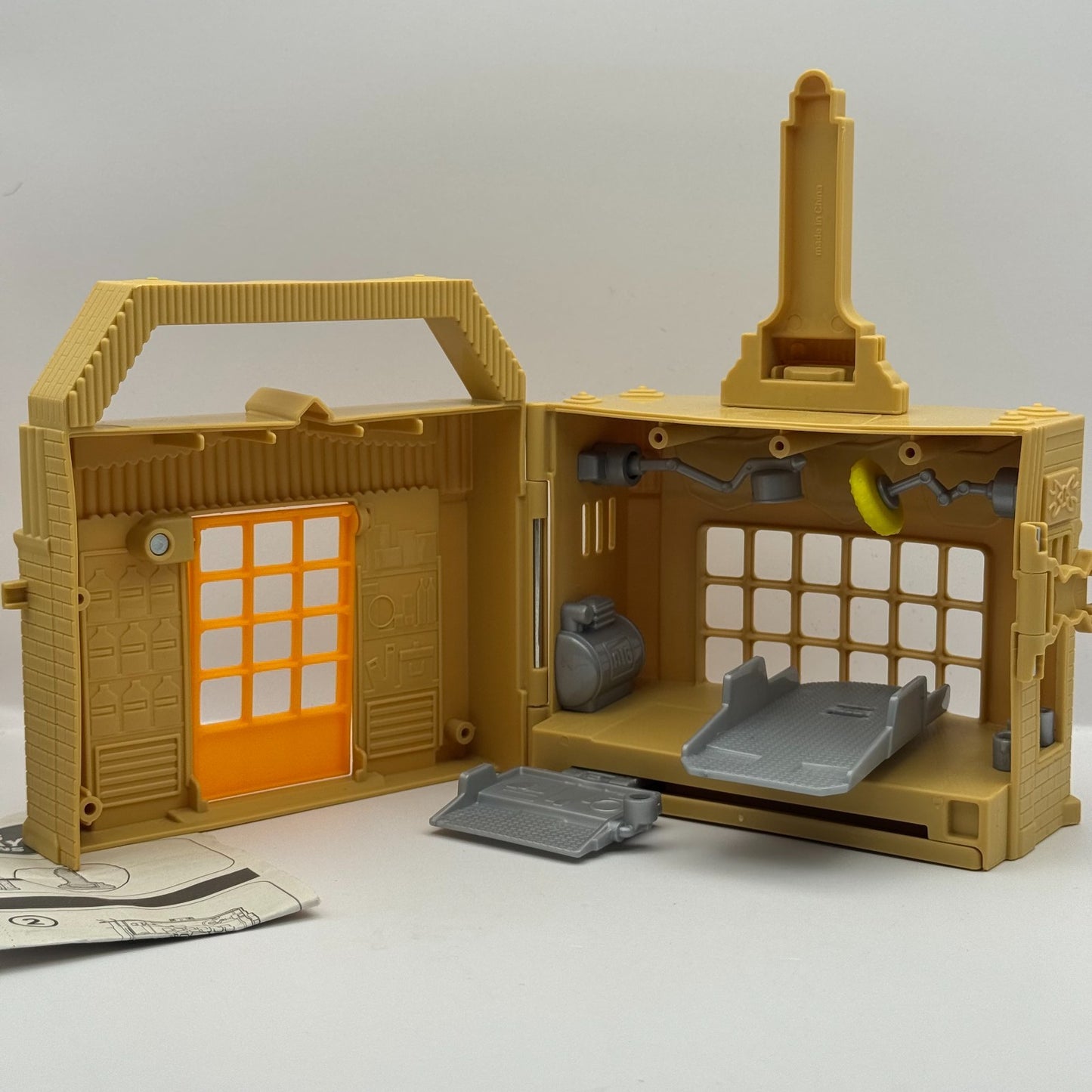 Disney Pixar Cars - RAMONE'S PORTABLE PLAYSET BODY SHOP - 1:55 Scale