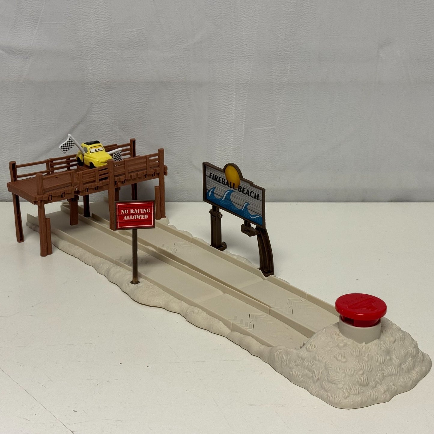 Disney Pixar Cars - CARS 3 FIREBALL BEACH RUN PLAYSET STORY SETS - 1:55 Scale