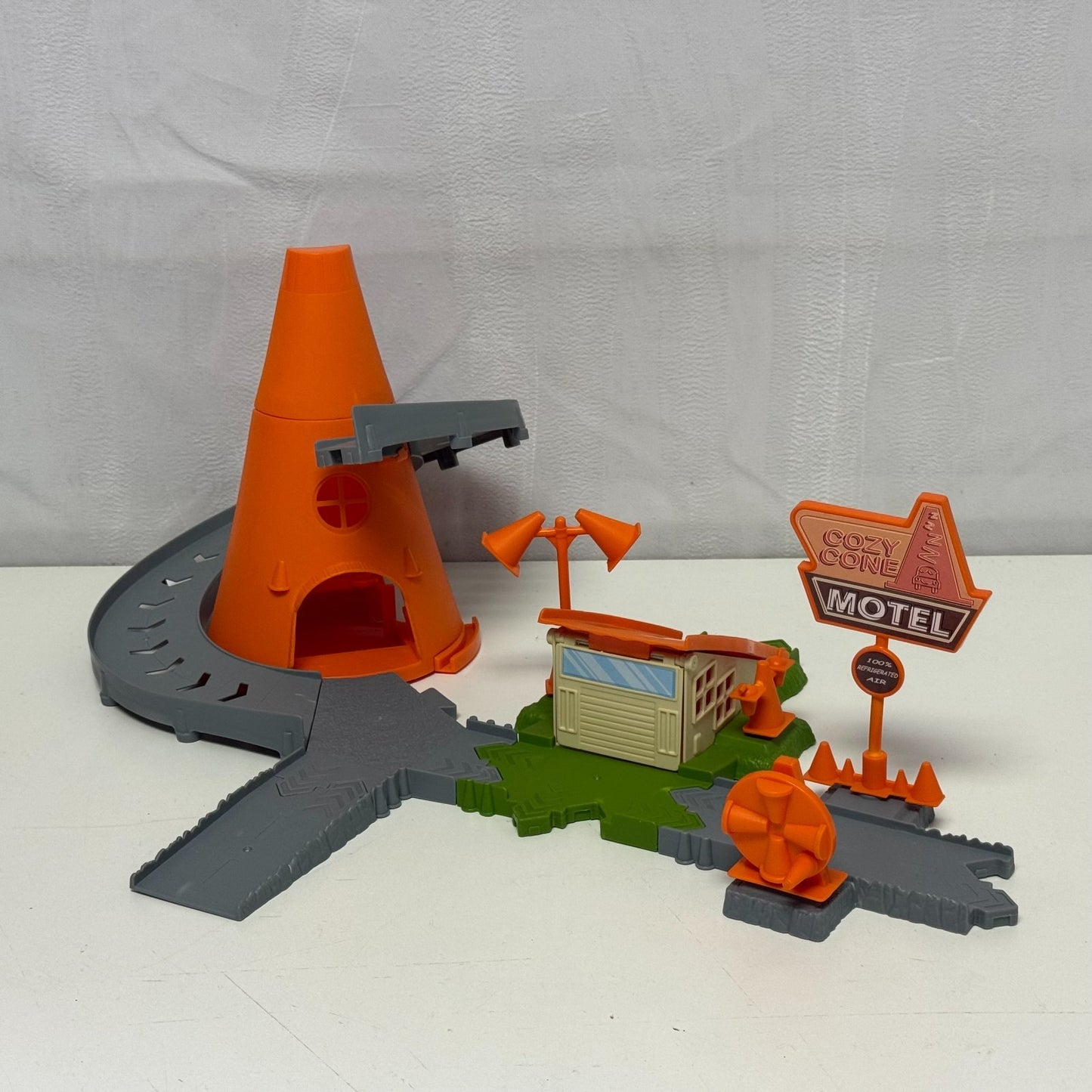 Disney Pixar Cars - COZY CONE SPIRAL RAMPWAY PLAYSET STORY SETS - 1:55 Scale