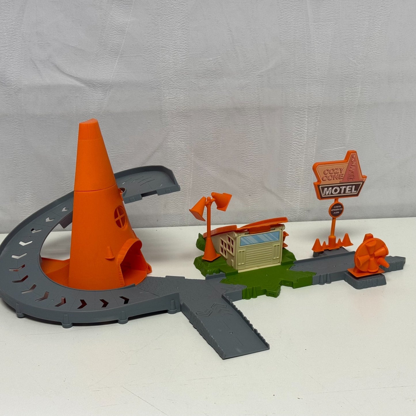 Disney Pixar Cars - COZY CONE SPIRAL RAMPWAY PLAYSET STORY SETS - 1:55 Scale