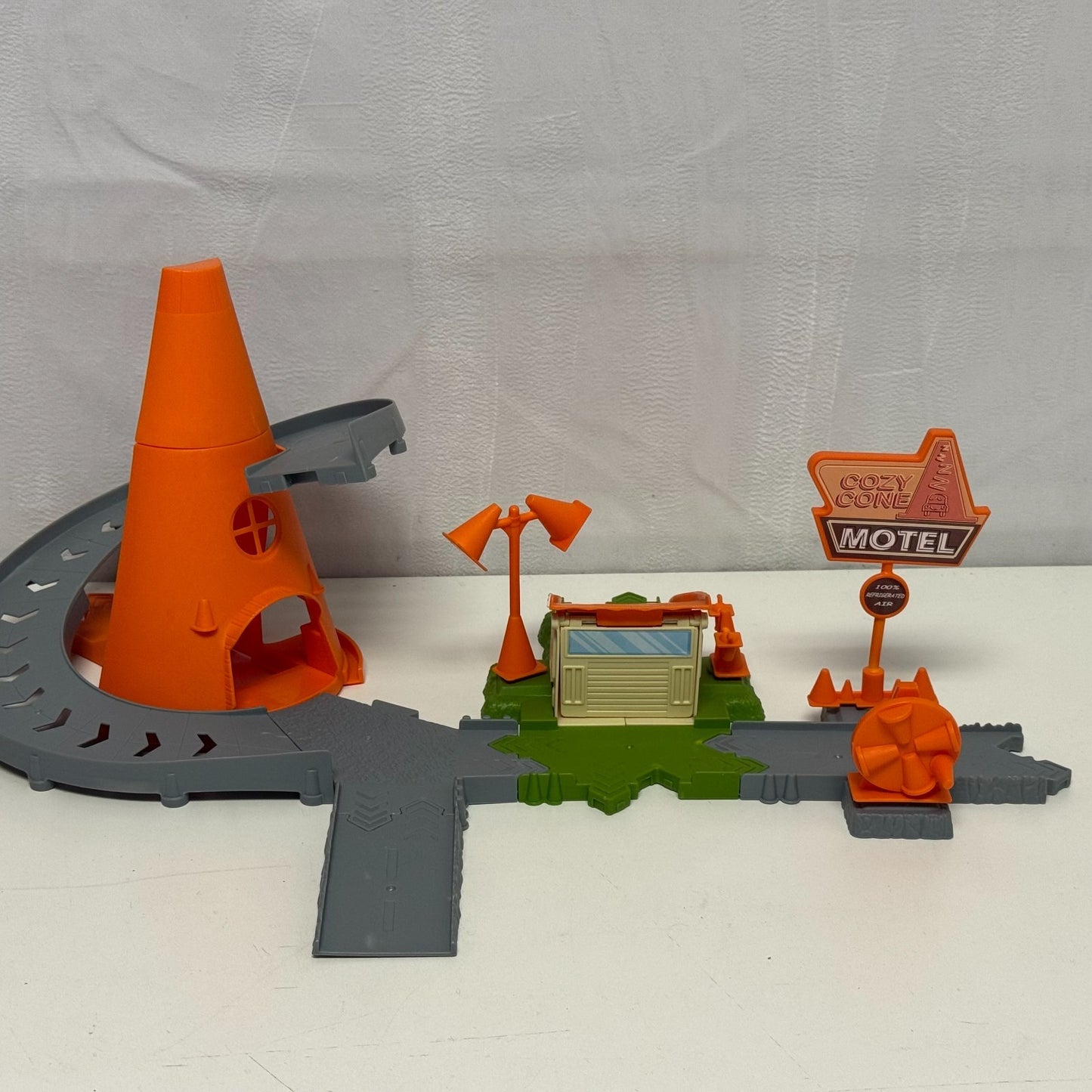 Disney Pixar Cars - COZY CONE SPIRAL RAMPWAY PLAYSET STORY SETS - 1:55 Scale