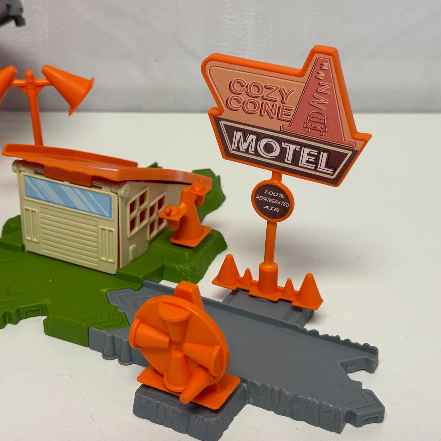 Disney Pixar Cars - COZY CONE SPIRAL RAMPWAY PLAYSET STORY SETS - 1:55 Scale