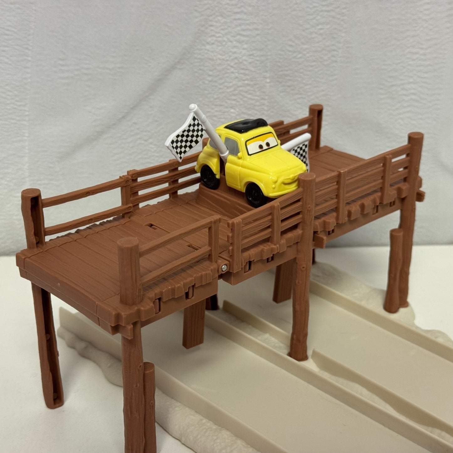 Disney Pixar Cars - CARS 3 FIREBALL BEACH RUN PLAYSET STORY SETS - 1:55 Scale