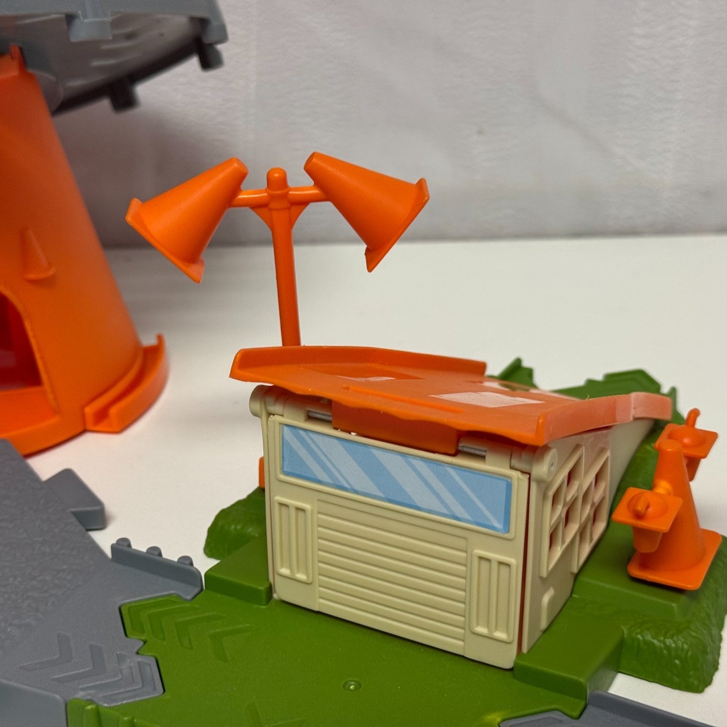 Disney Pixar Cars - COZY CONE SPIRAL RAMPWAY PLAYSET STORY SETS - 1:55 Scale