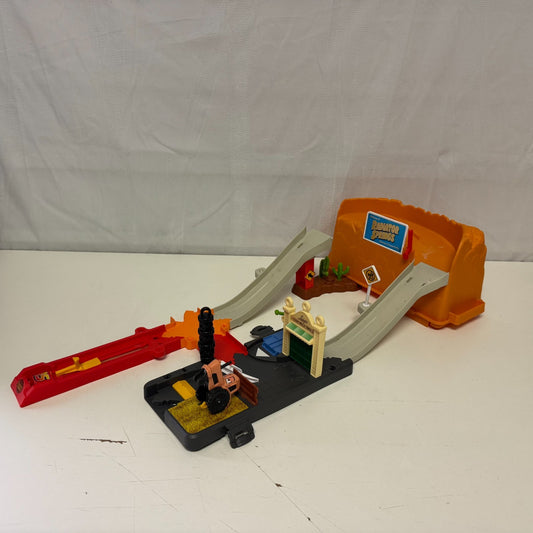 Disney Pixar Cars - RACE & GO PLAYSET + STORAGE TUB - 1:55 Scale