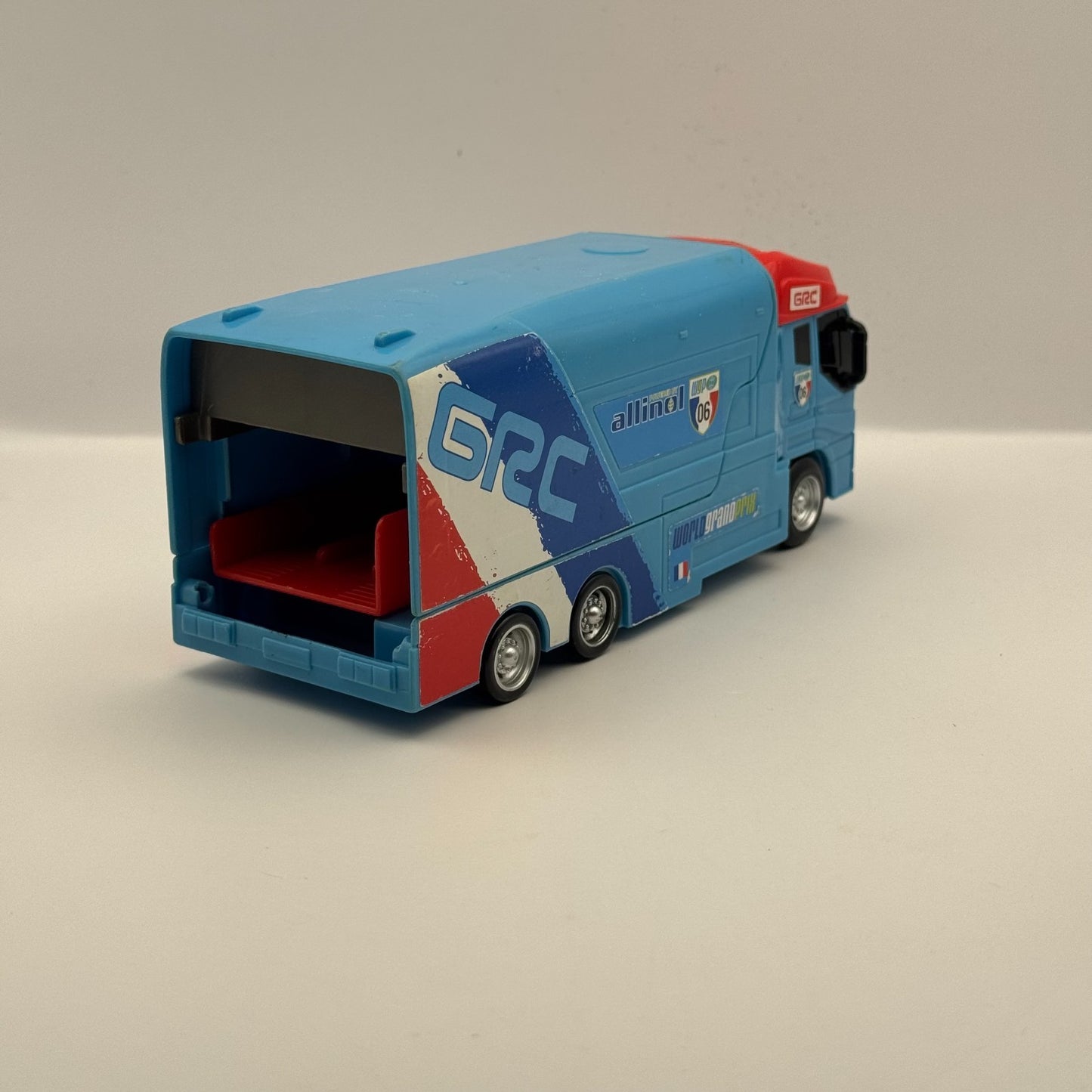 Disney Pixar Cars - ANDRE RAOUL CAROULE HAULER Stunt Racers - 1:55 Scale