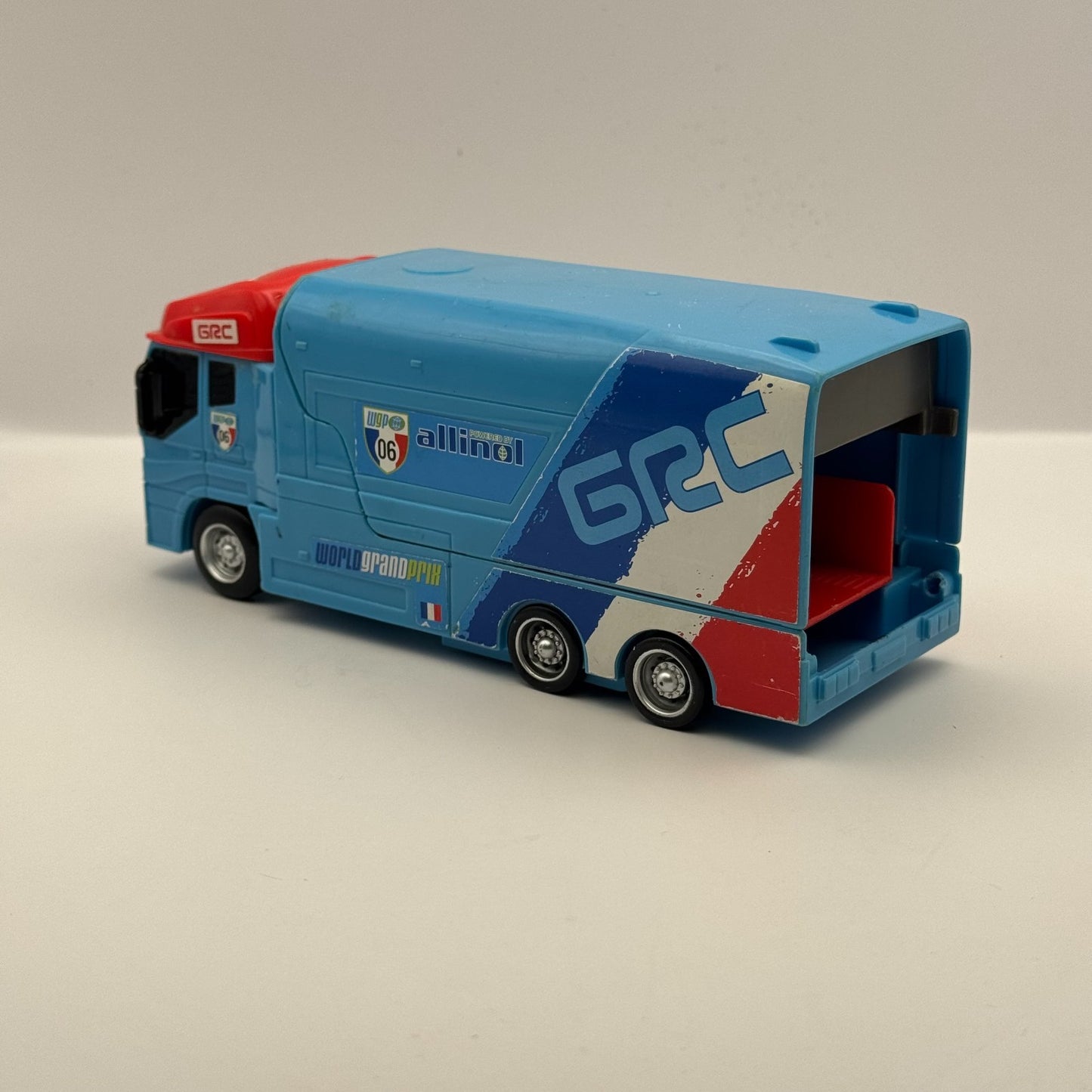 Disney Pixar Cars - ANDRE RAOUL CAROULE HAULER Stunt Racers - 1:55 Scale