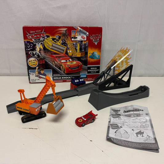 Disney Pixar Cars - NINJA KNOCKOUT SET CITY-SAN CRANE Tokyo Mater - 1:55 Scale
