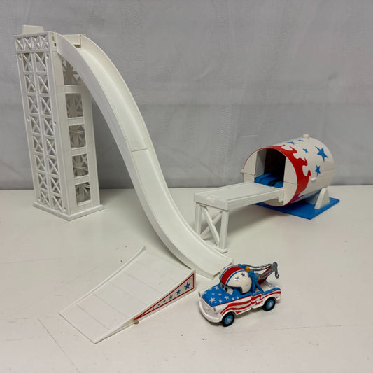 Disney Pixar Cars Toon MATER THE GREATER SUPER STUNT SHOW TRACK SET - 1:55 Scale