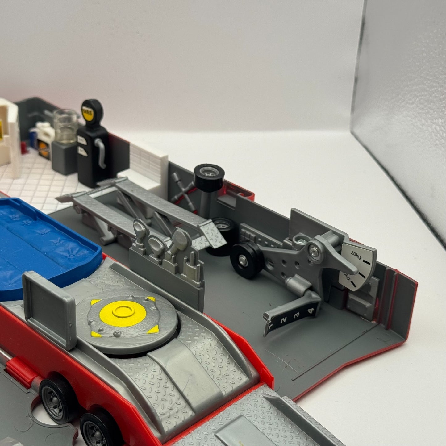 Disney Pixar Cars - MACK TRUCK PLAYSET CAR WASH Supercharged 2007 - 1:55 Scale
