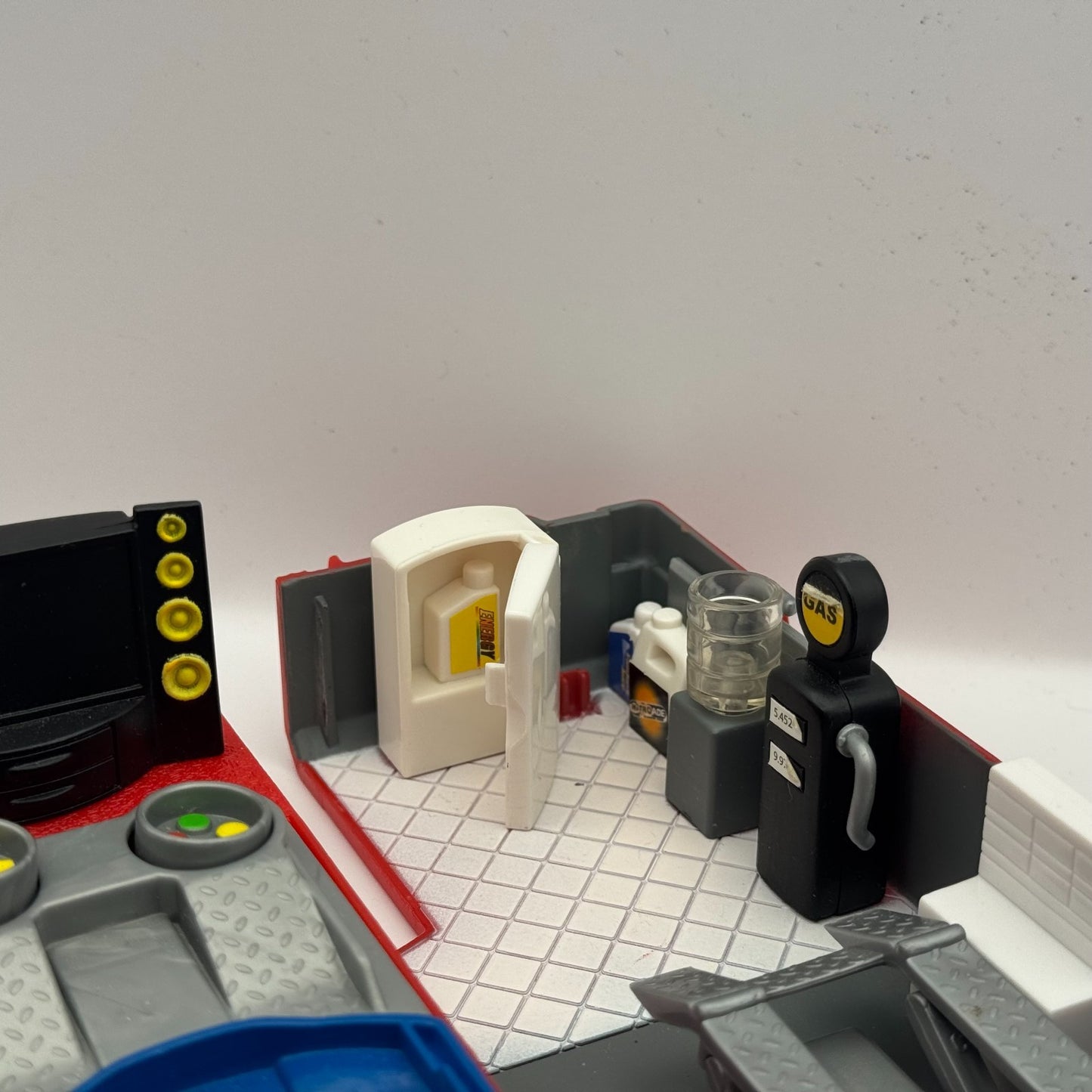 Disney Pixar Cars - MACK TRUCK PLAYSET CAR WASH Supercharged 2007 - 1:55 Scale
