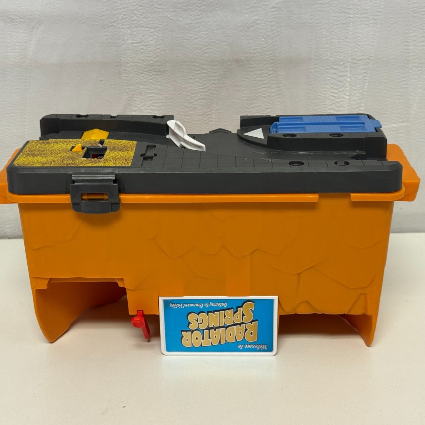 Disney Pixar Cars - RACE & GO PLAYSET + STORAGE TUB - 1:55 Scale