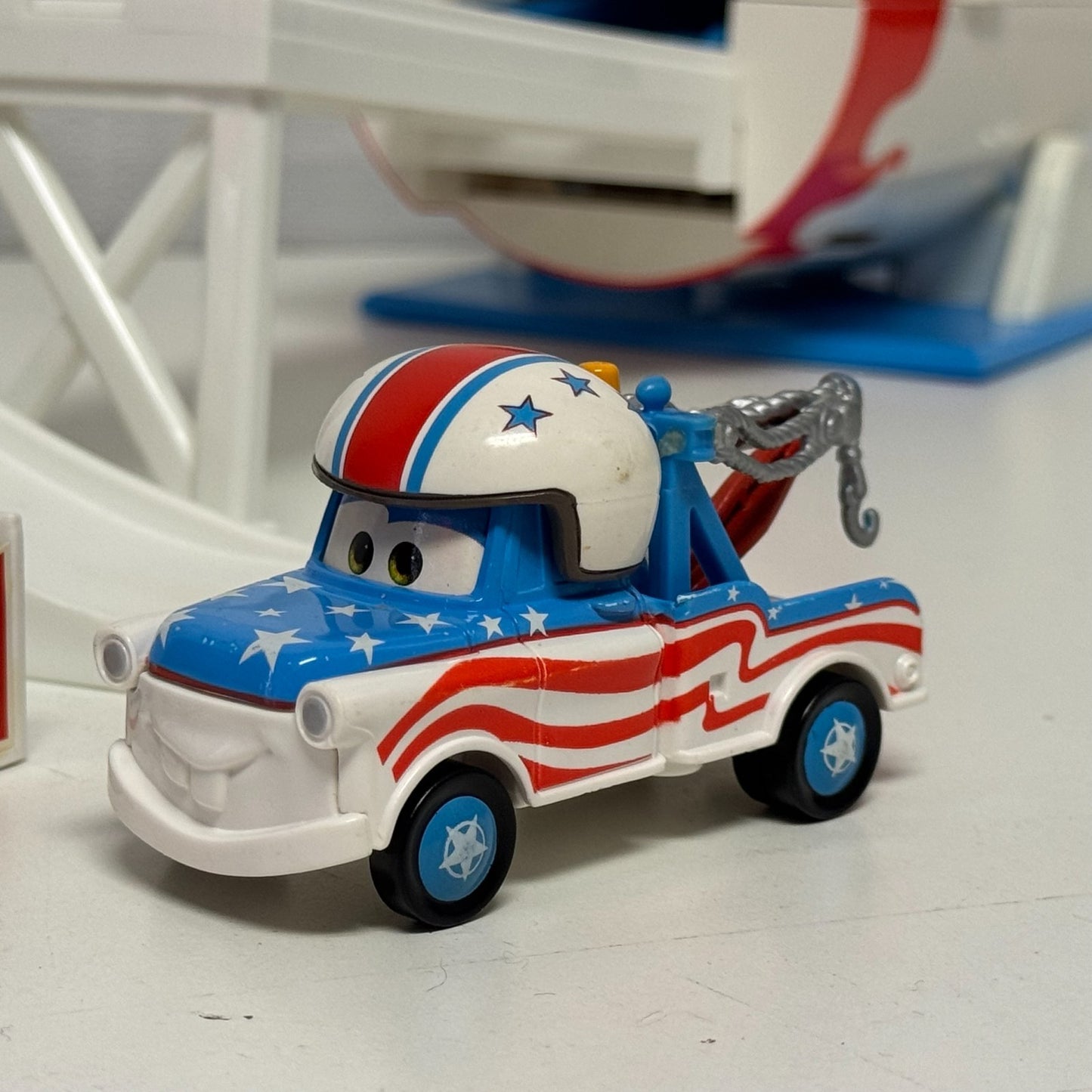 Disney Pixar Cars Toon MATER THE GREATER SUPER STUNT SHOW TRACK SET - 1:55 Scale