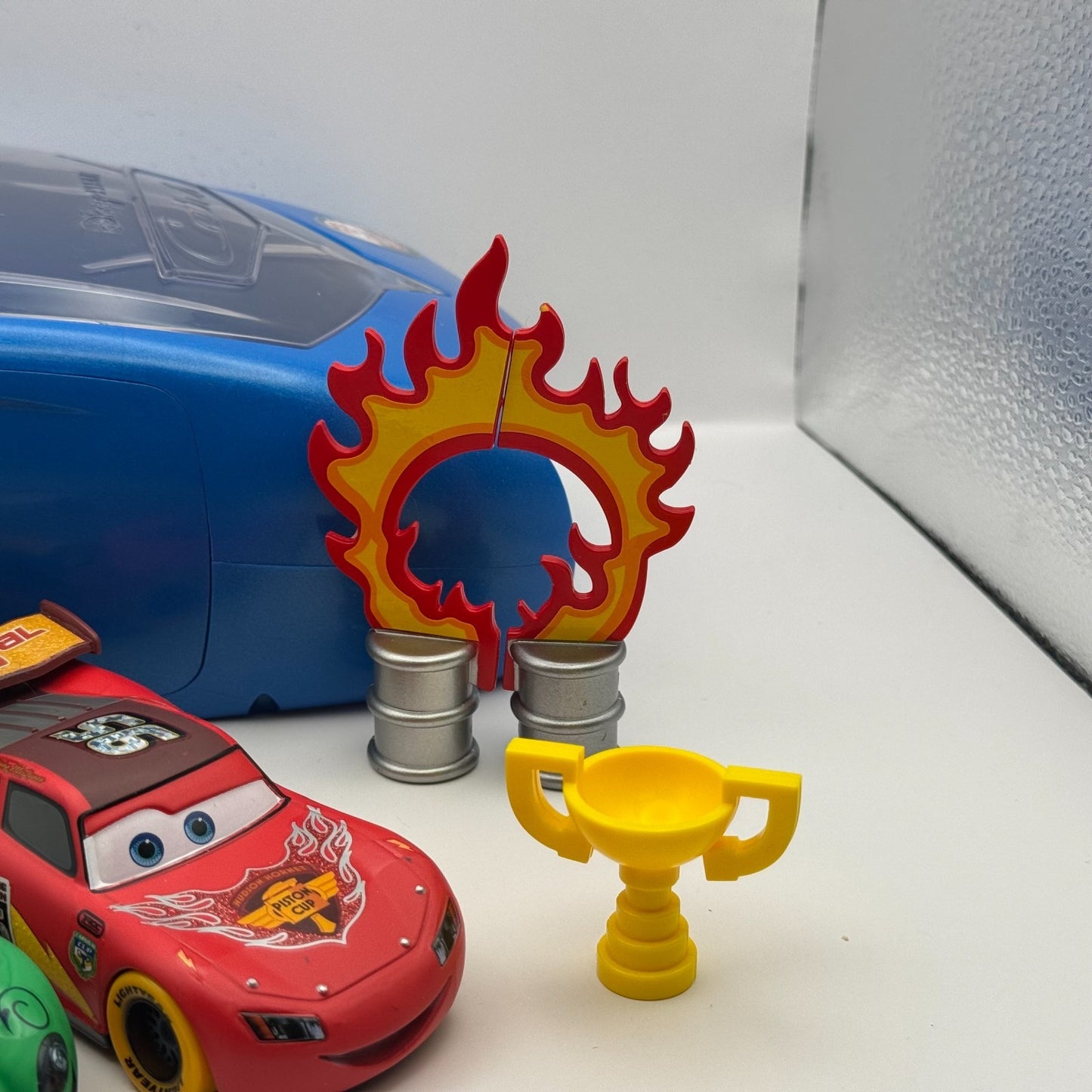 Disney Pixar Cars CARNIVAL CUP CARLA MCQUEEN LAUNCHER Disney Store 1:43 Diecast