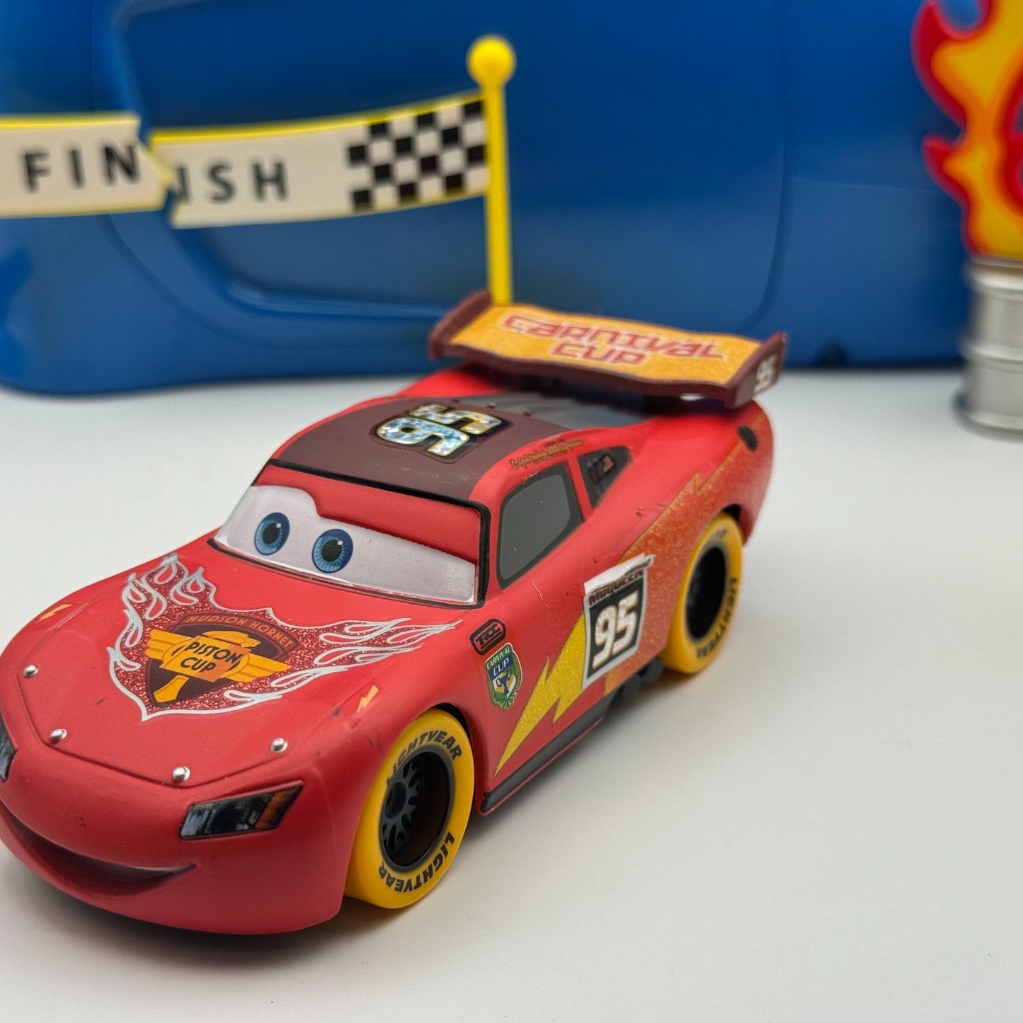 Disney Pixar Cars CARNIVAL CUP CARLA MCQUEEN LAUNCHER Disney Store 1:43 Diecast