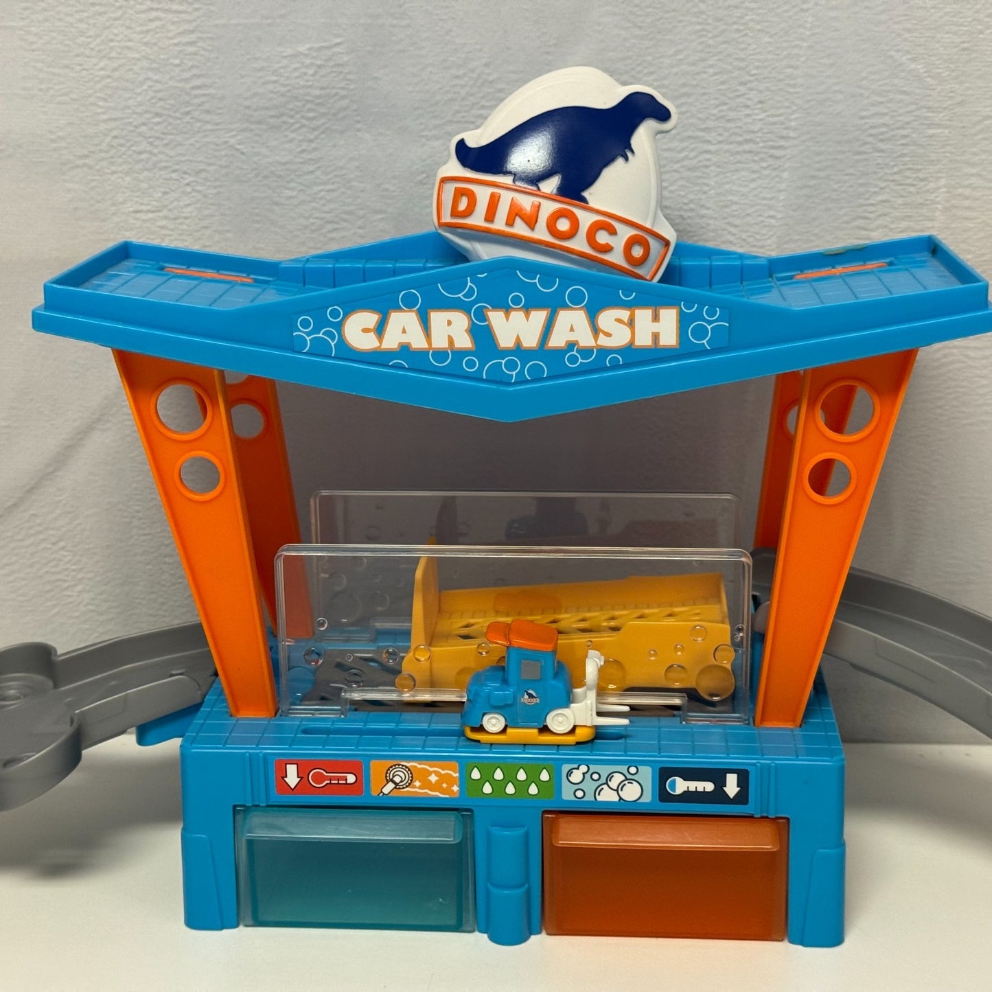 Disney Pixar Cars - COLOR CHANGERS DINOCO CAR WASH PLAYSET - 1:55 Scale