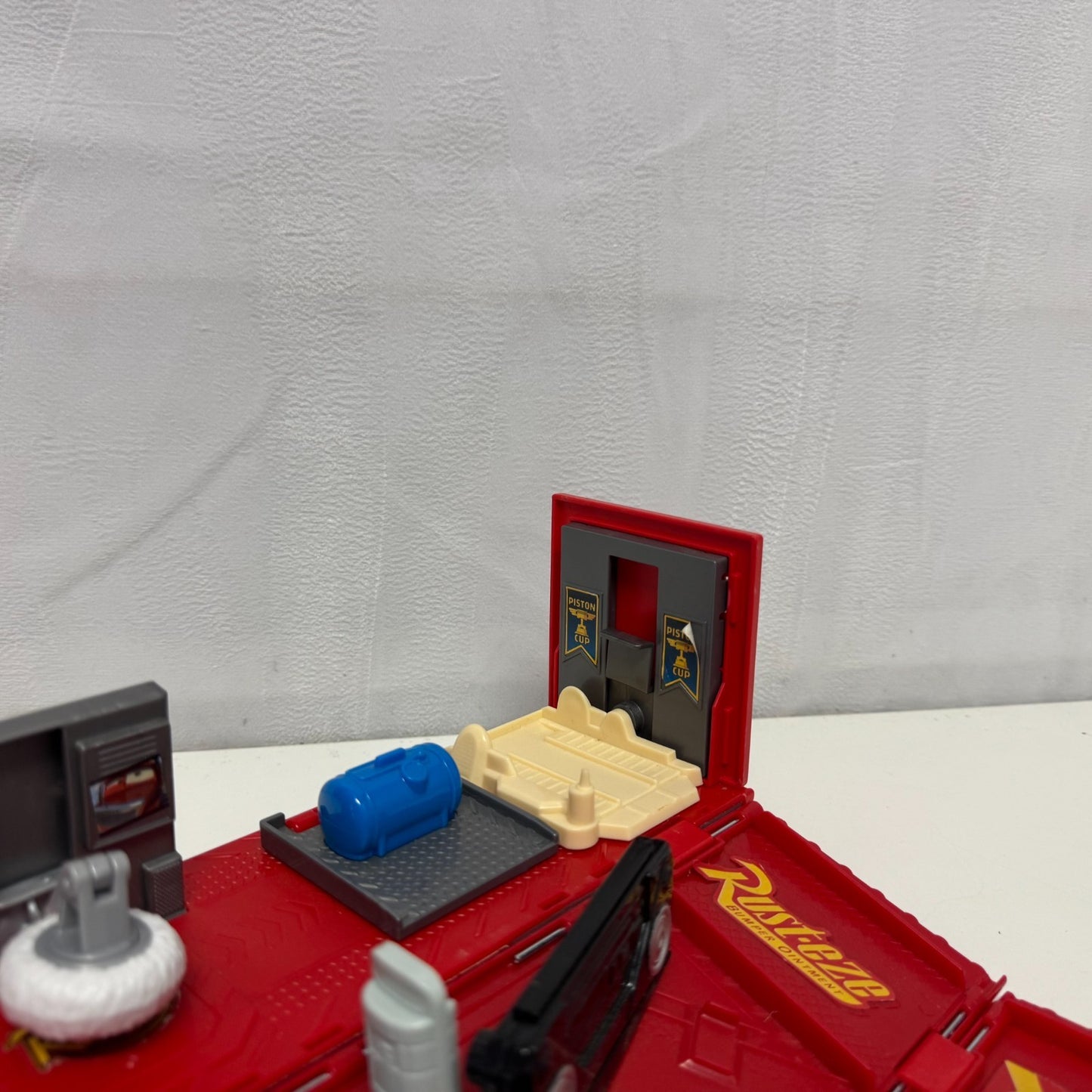 Disney Pixar Cars - CARS 1 MACK TRUCK HAULER STORY SETS PLAYSET - 1:55 Scale